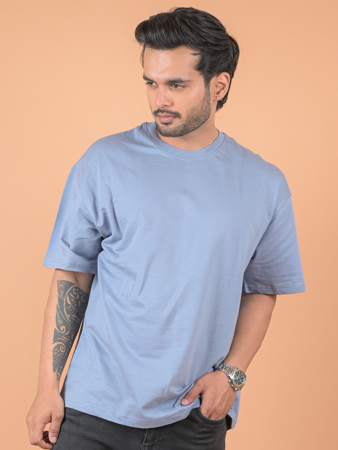 

INDIAN THREADS Men Solid Round Neck Pure Cotton Oversized T-shirt, Blue