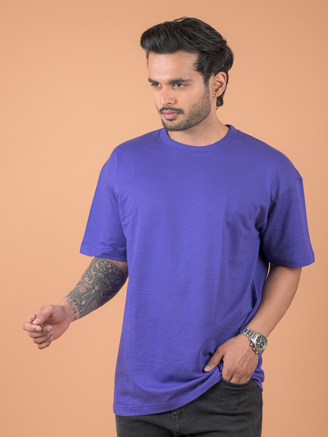 

INDIAN THREADS Men Solid Round Neck Pure Cotton Oversized T-shirt, Blue