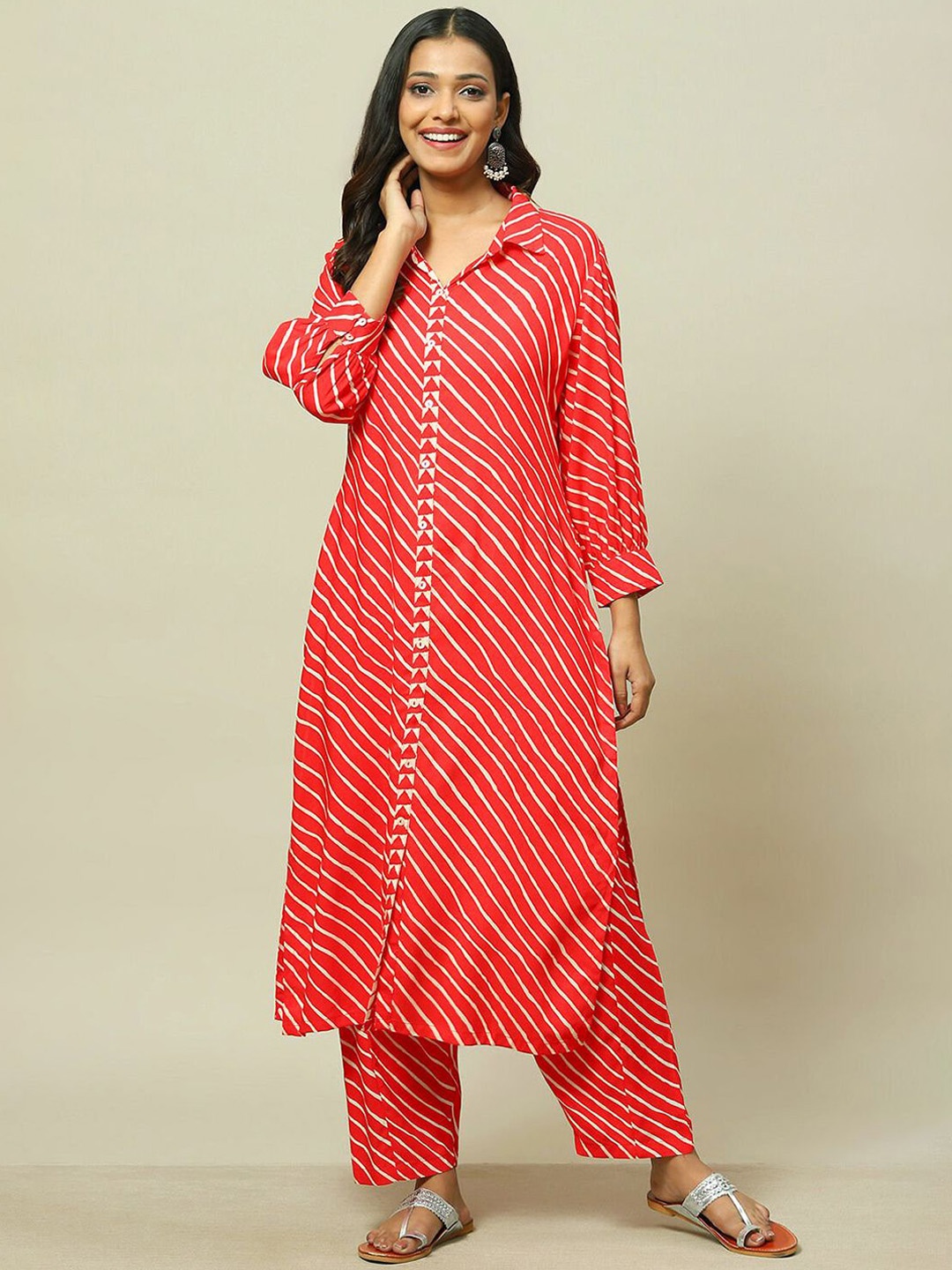 

Rangriti Leheriya Printed Shirt Collar Straight Kurta With Palazzos, Red