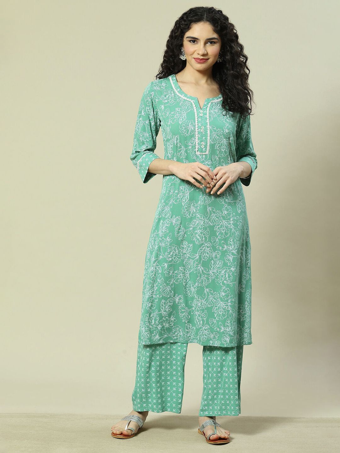 

Rangriti Floral Printed Notch Neck Straight Kurta With Palazzos, Green