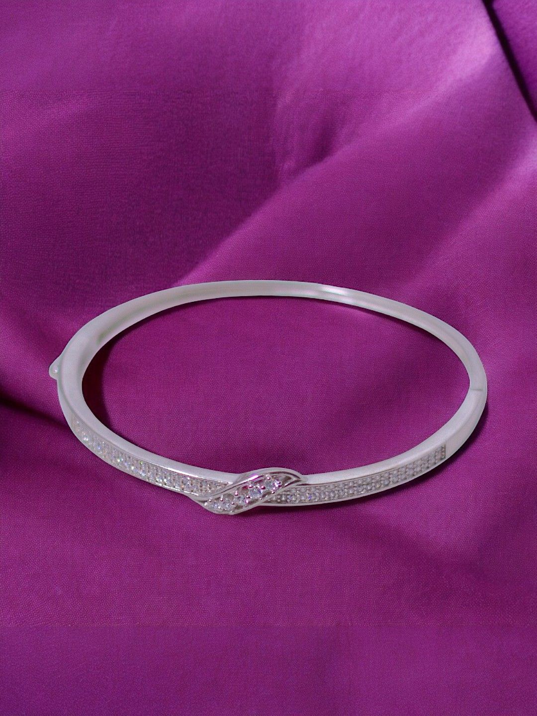 

Taraash 925 Sterling Silver Stone Studded Leaf Bangle-Style Bracelet