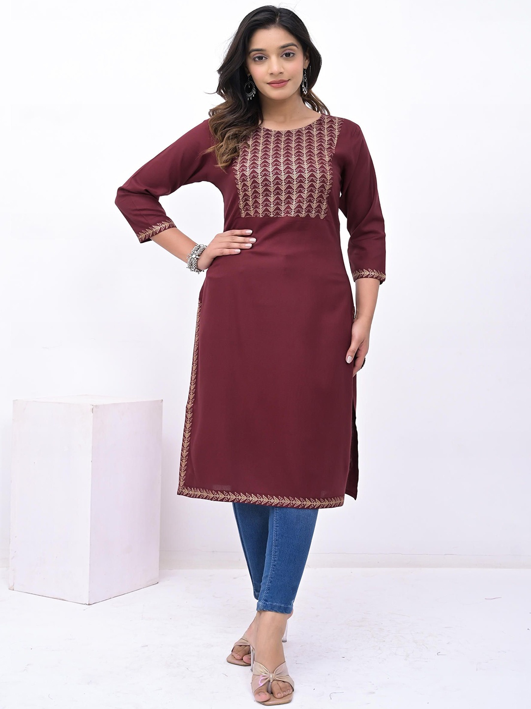 KASHISHIYA Ethnic Motifs Yoke Design Round Neck Straight Kurtas, Maroon