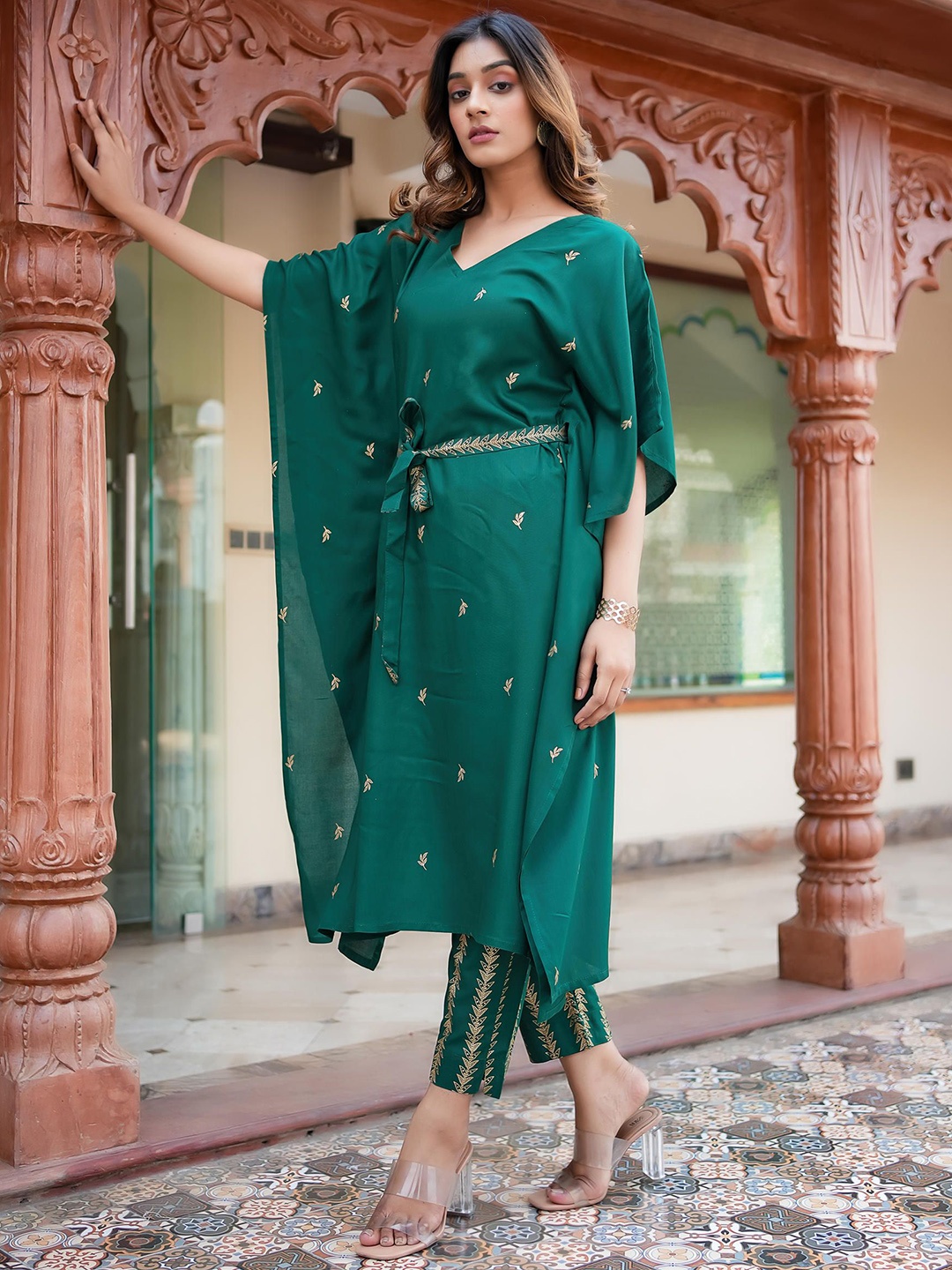 

KASHISHIYA Women Ethnic Motifs Printed Regular Kurta with Trousers, Green