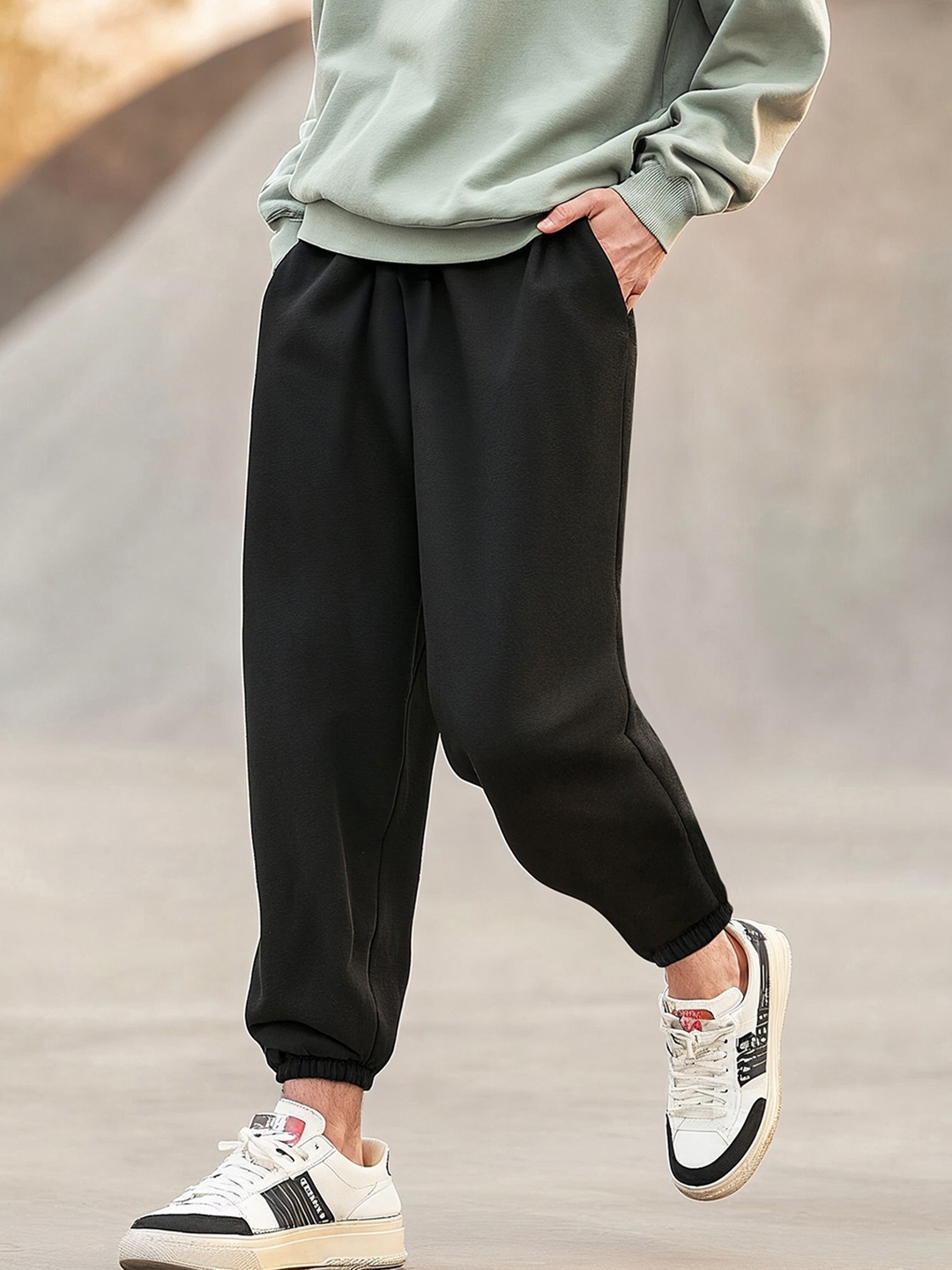 Bewakoof Men's Black Oversized Mid Rise Joggers
