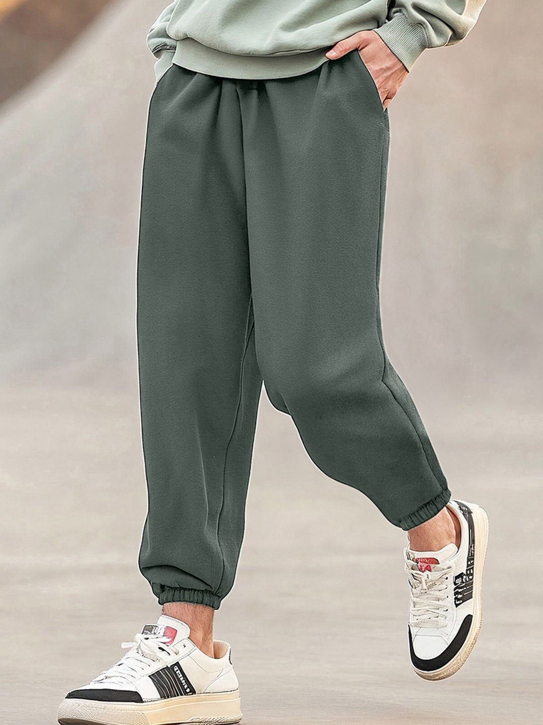 

Bewakoof Men's Grey Oversized Mid Rise Joggers
