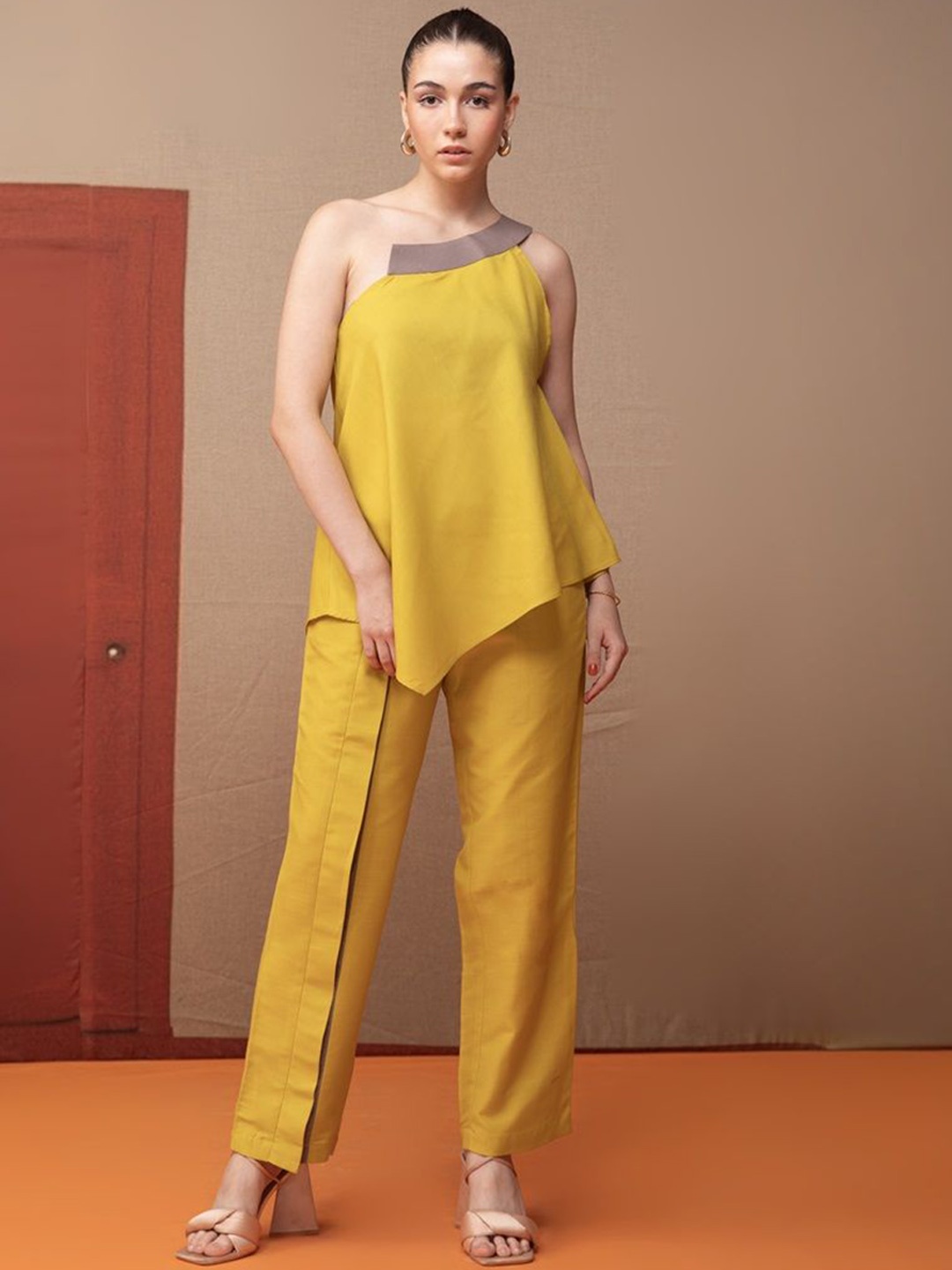 

Bannos Swagger One Shoulder Sleeveless Tunic With Trouser, Yellow