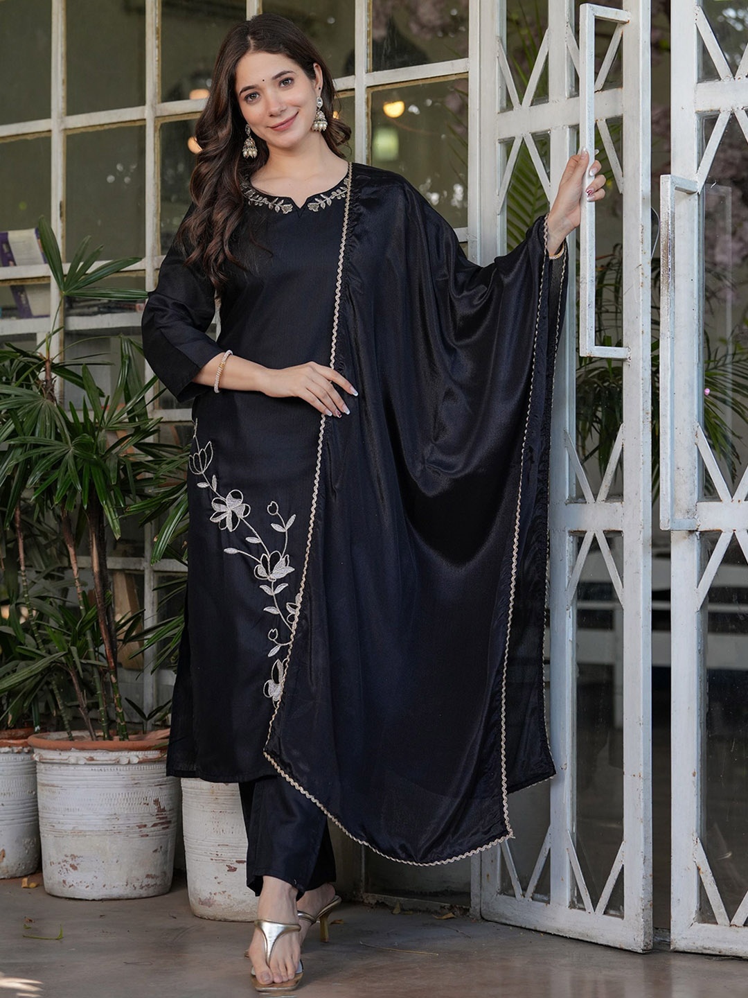 

Anouk Floral Embroidered Straight Kurta With Trousers & Dupatta, Black