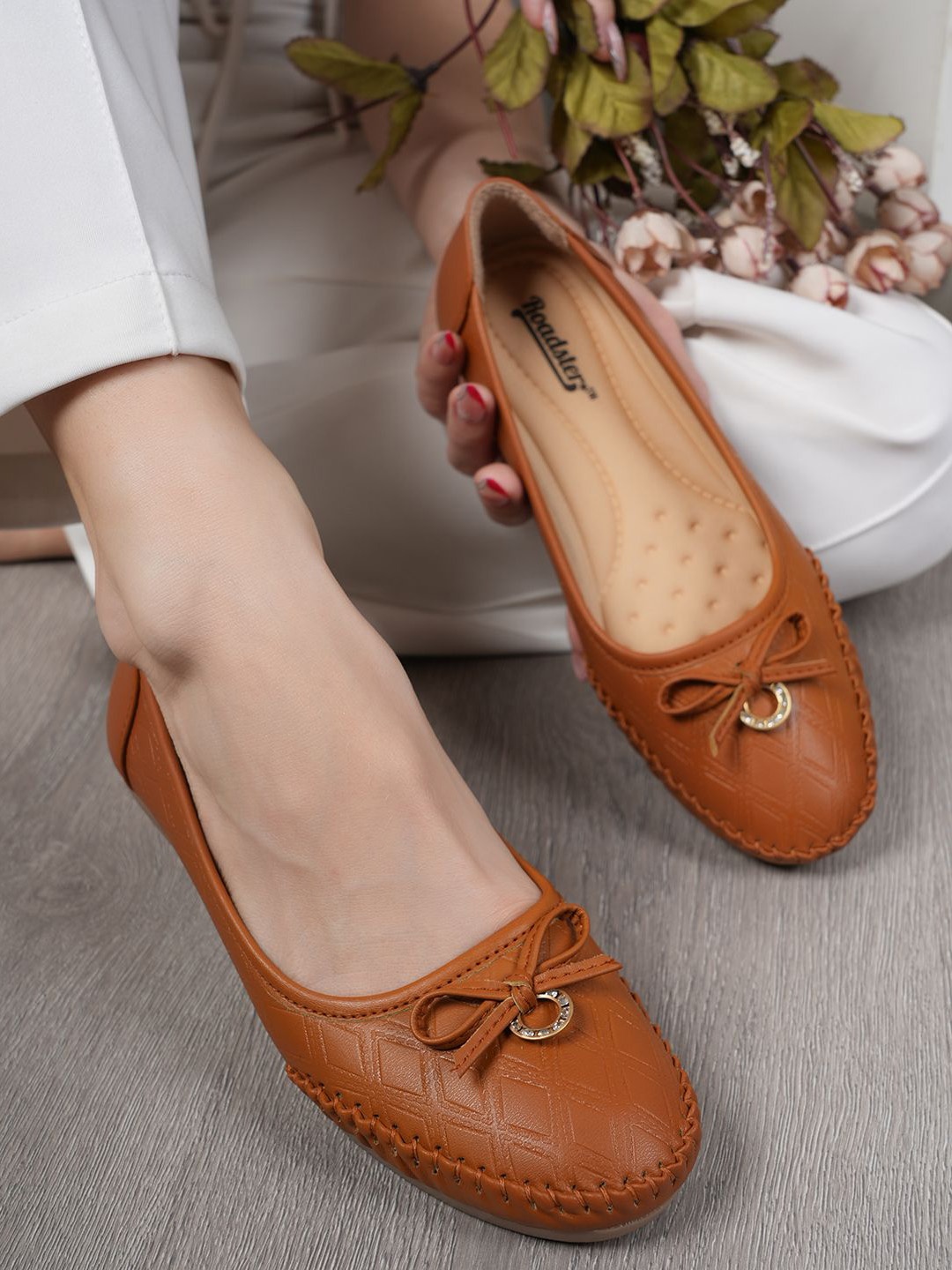 

The Roadster Lifestyle Co Women Casual Shoes, Tan