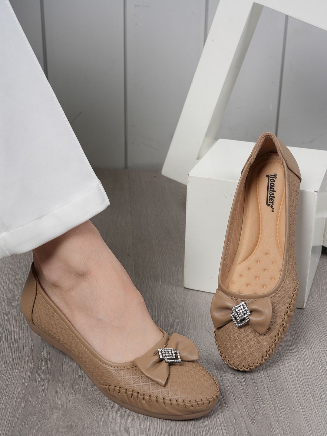 

The Roadster Lifestyle Co Women Casual Shoes, Beige