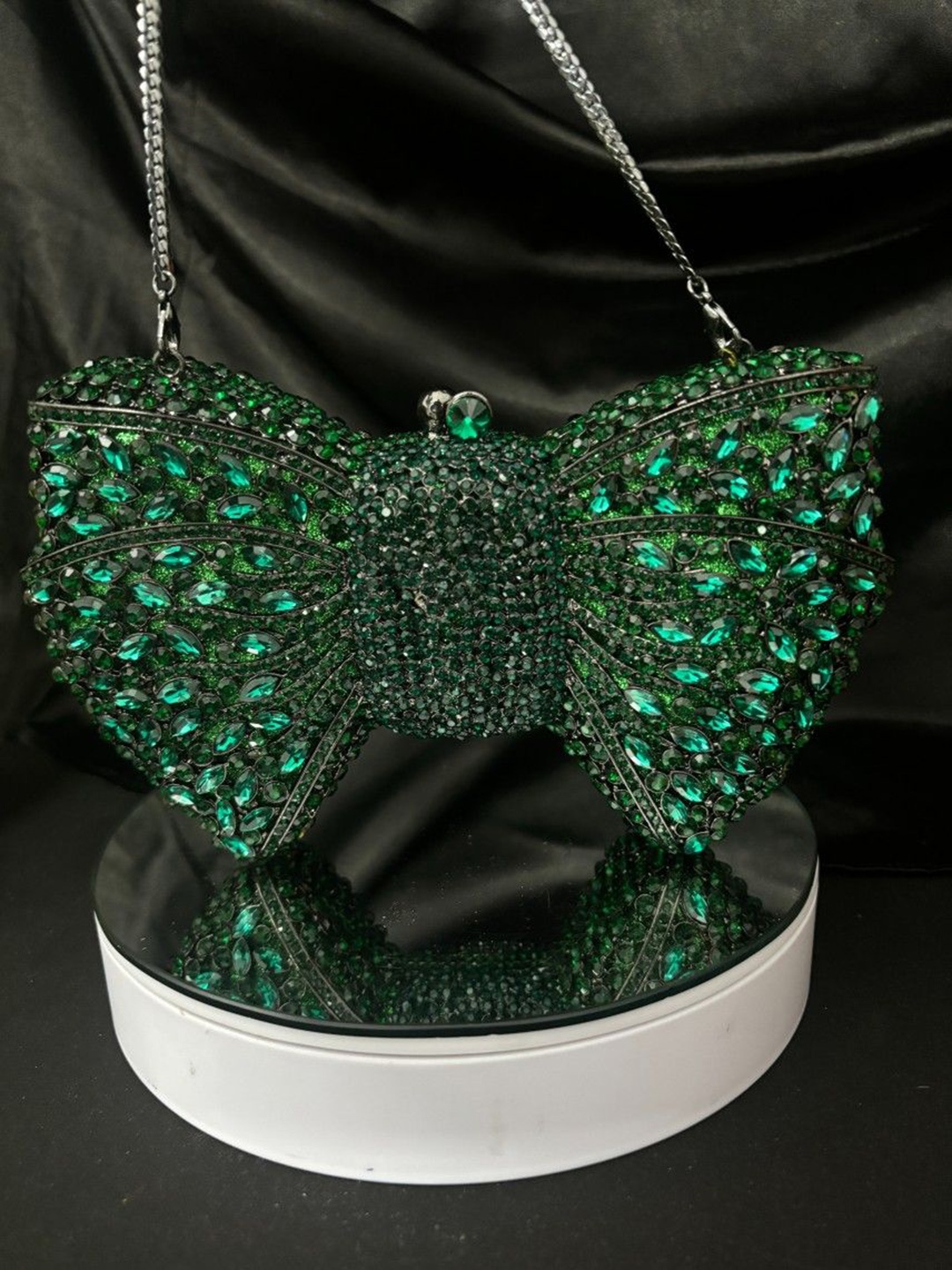 

PURPLE WINGS Women Embellished Swagger Leather Sling Bag, Green
