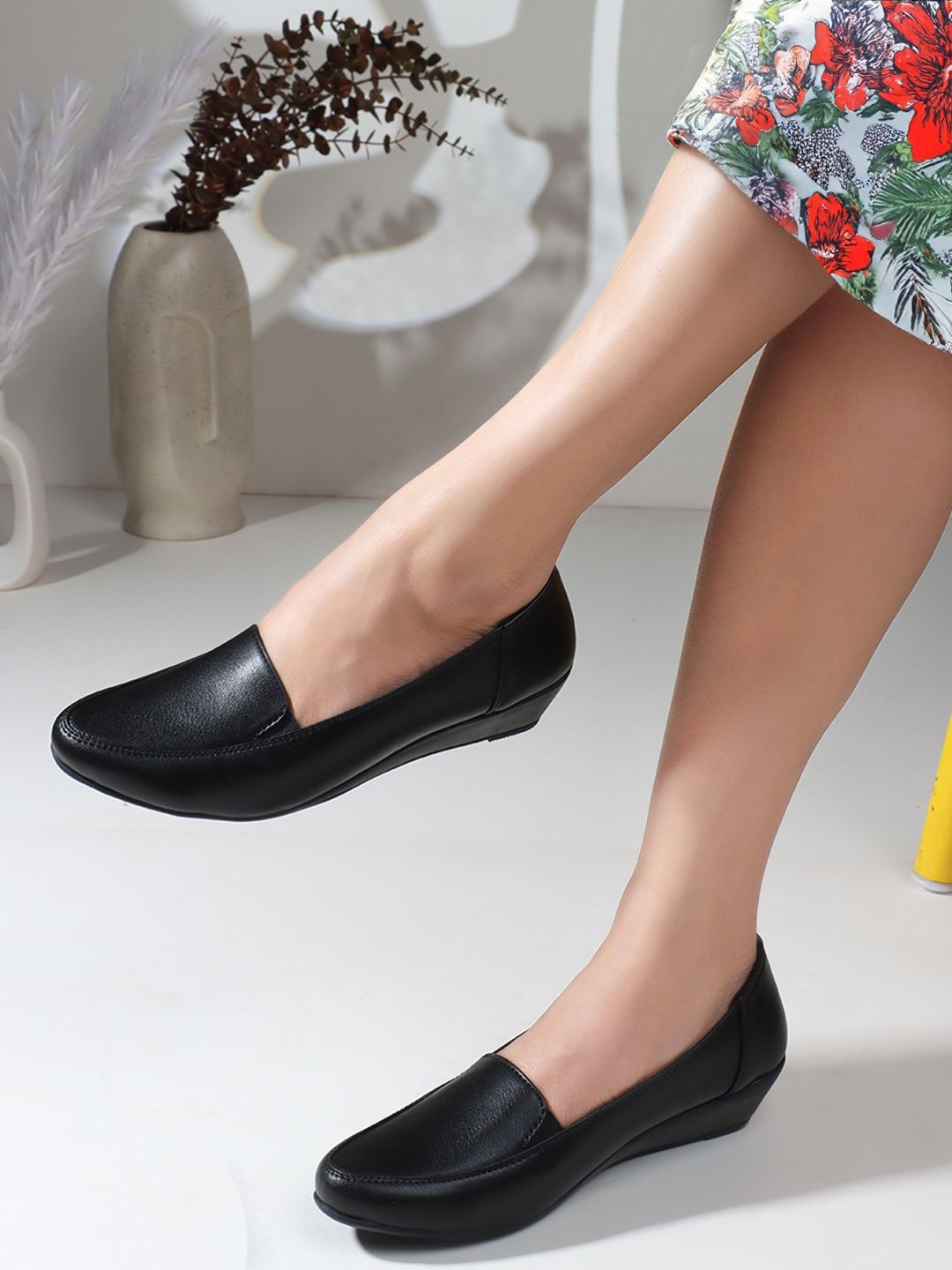

ICONICS Wedge Pumps, Black
