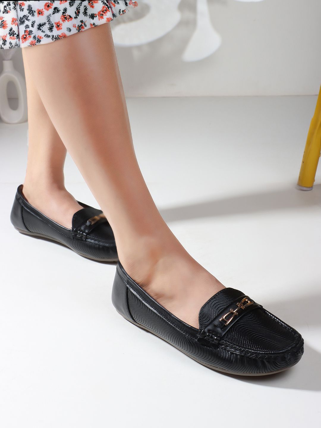 

ICONICS Women Textured Loafers, Black