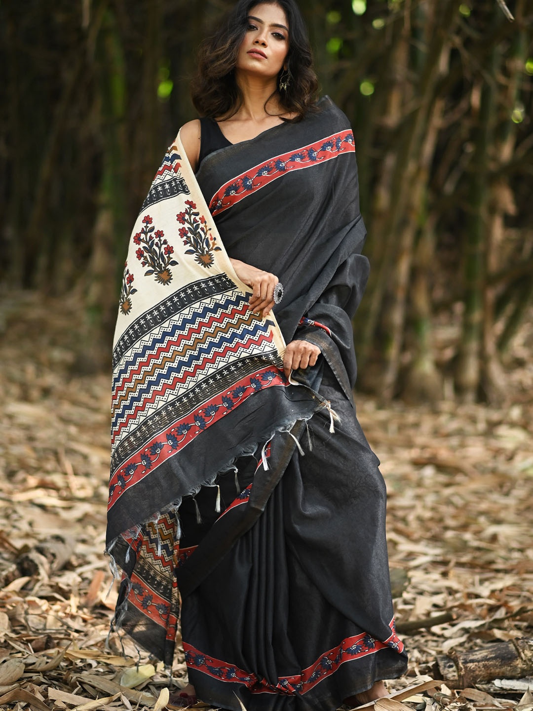 

Unnati Silks Floral Silk Cotton Handloom Block Print Saree, Black