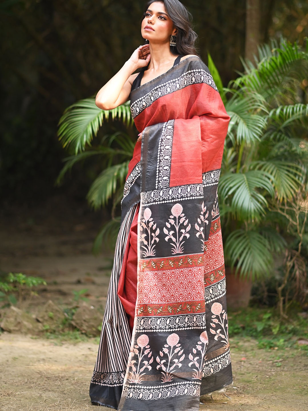 

Unnati Silks Floral Silk Cotton Handloom Block Print Saree, Red