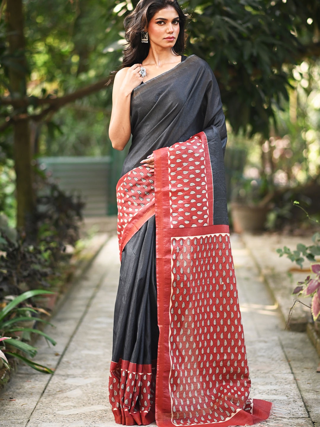 

Unnati Silks Zari Silk Cotton Handloom Block Print Saree, Black