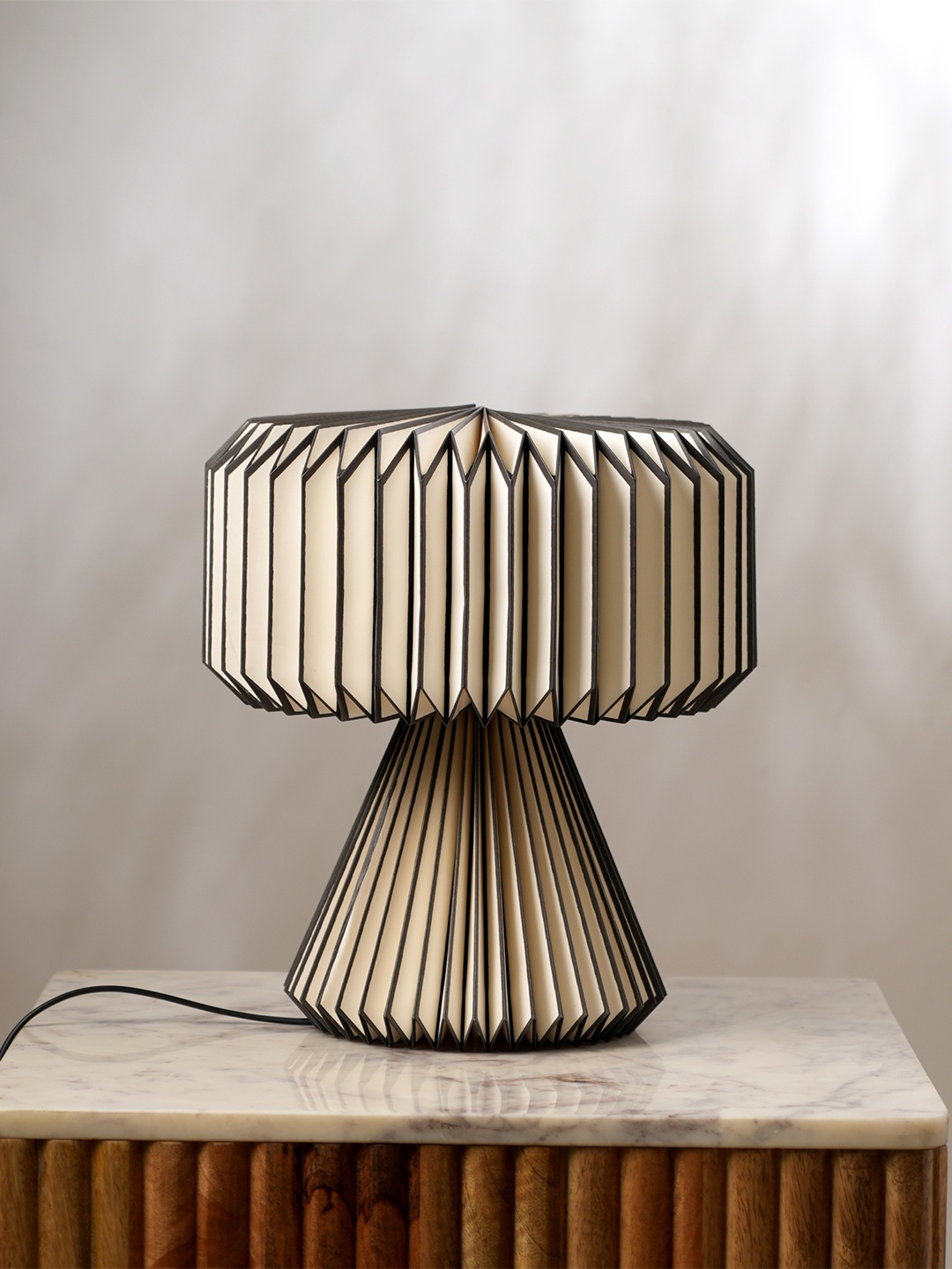 

FIG Orilamp Table Lamp(Black), Off white