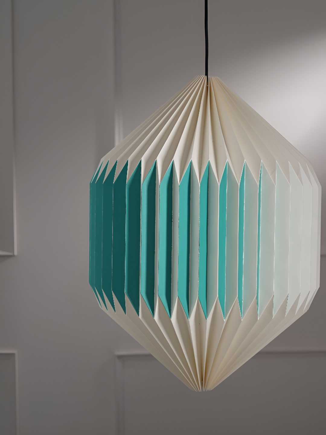 

FIG Oblong Off White & Blue Textured Abstract Shaped Sea Pendant Ceiling Lamp