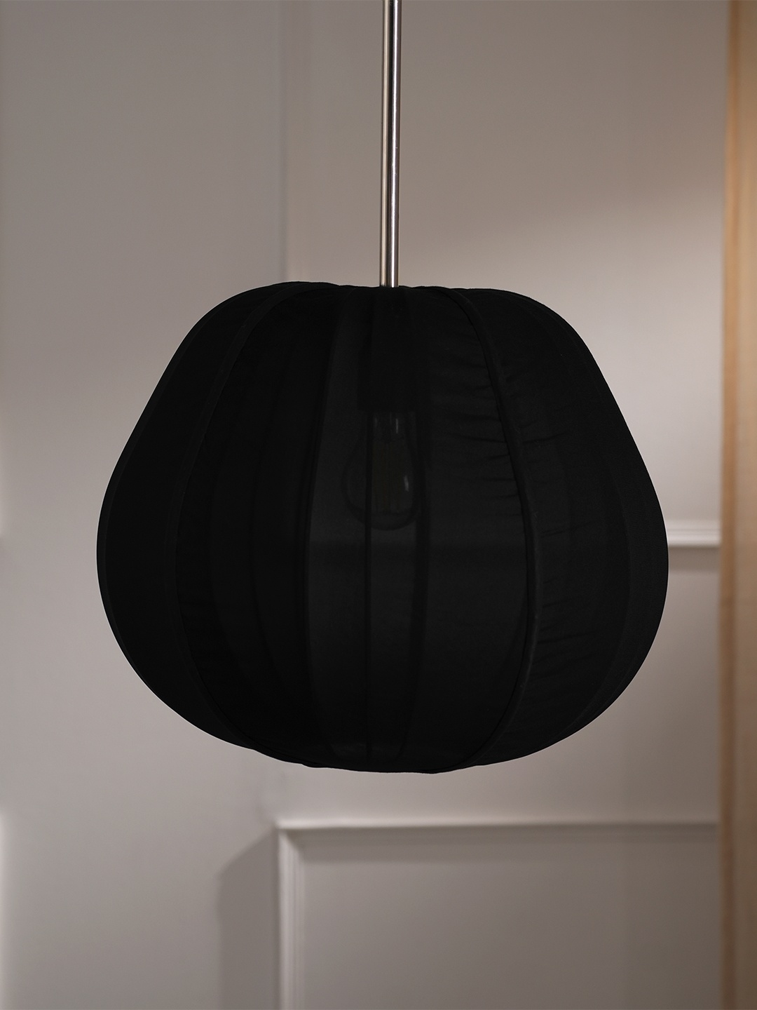 

FIG Luxe Black & Silver-Toned Textured Abstract Shaped Berlin Pendant Ceiling Lamp