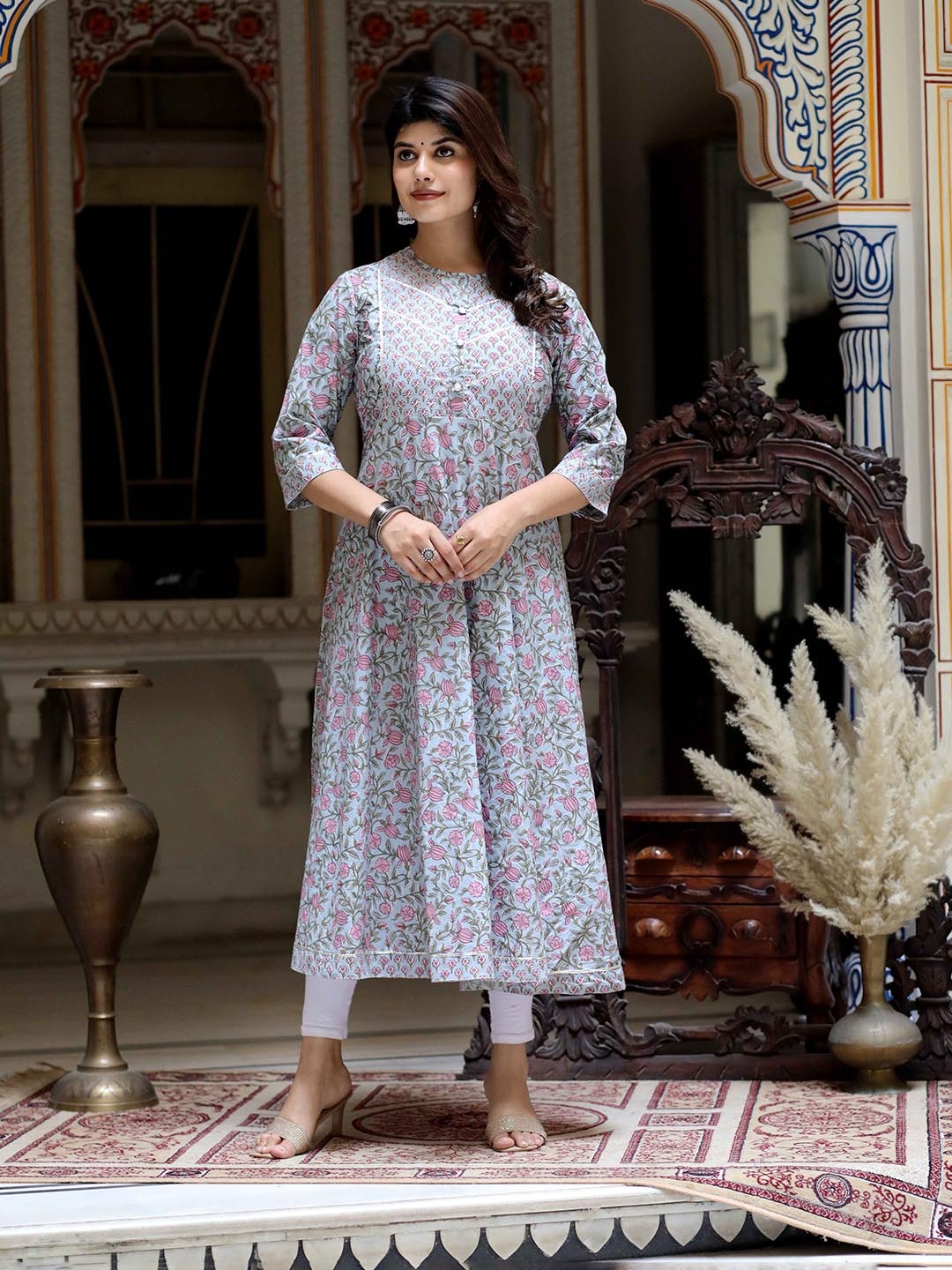 

Doriyaan Floral Printed Round Neck Anarkali Pure Cotton Kurta, Blue