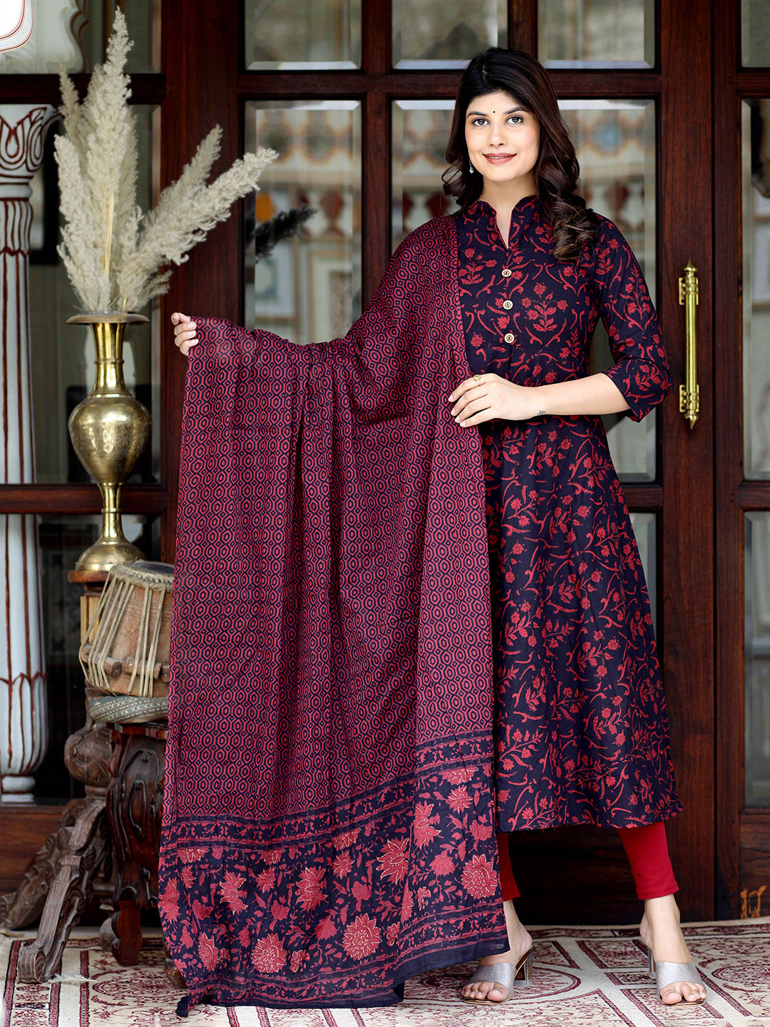 

Doriyaan Floral Printed Mandarin Collar Anarkali Pure Cotton Kurta & Dupatta, Maroon