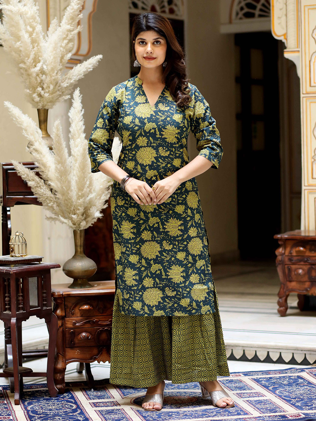 

Doriyaan Floral Printed Mandarin Collar Pure Cotton Kurta With Sharara, Green