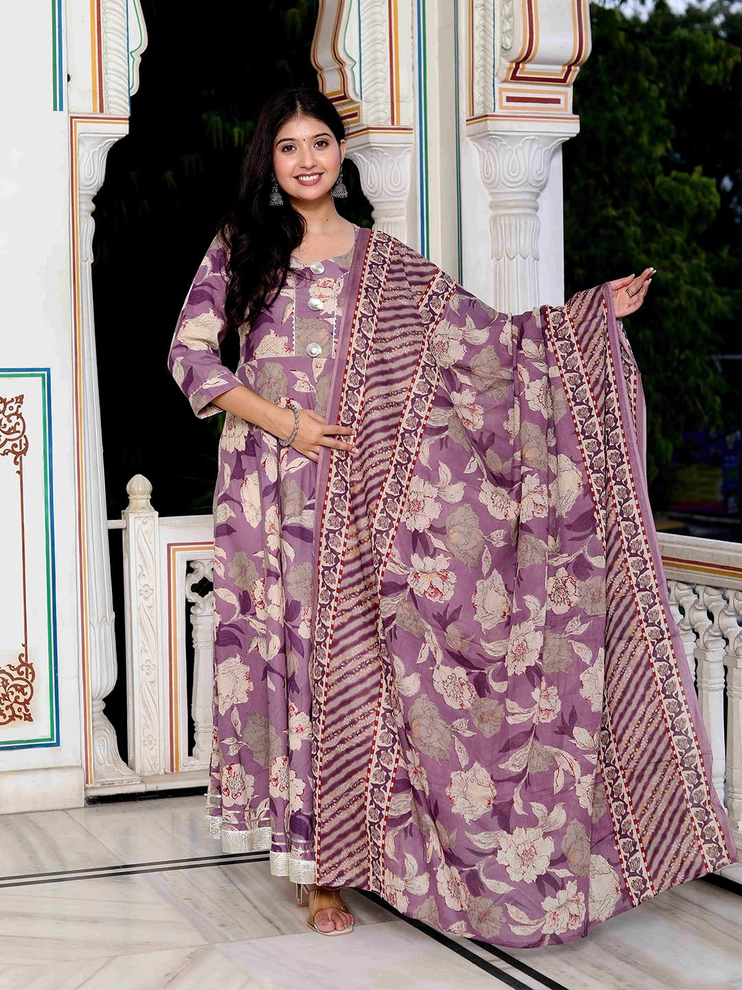 

Doriyaan Floral Printed Sweetheart Neck Gotta Patti Cotton Anarkali Kurta With Dupatta, Purple