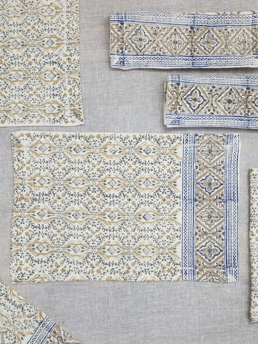 

DESIGN GAATHA Cream-Color & Navy-Blue 6 Pieces Ethnic Motifs Printed Linen Table Placemats