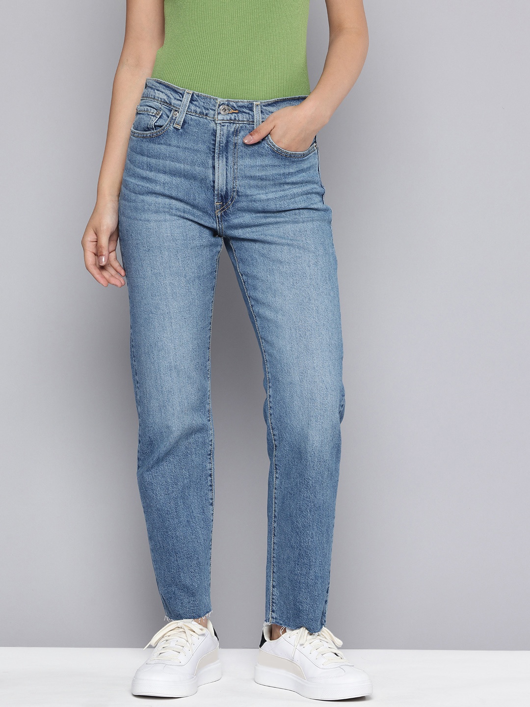 

Levis Women Straight Fit Light Fade Stretchable Cropped Jeans, Blue