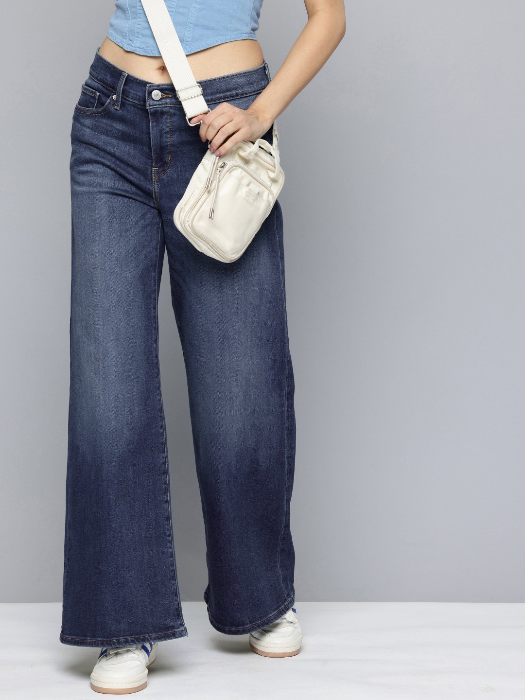 

Levis Women 318 Wide Leg Light Fade Stretchable Jeans, Blue