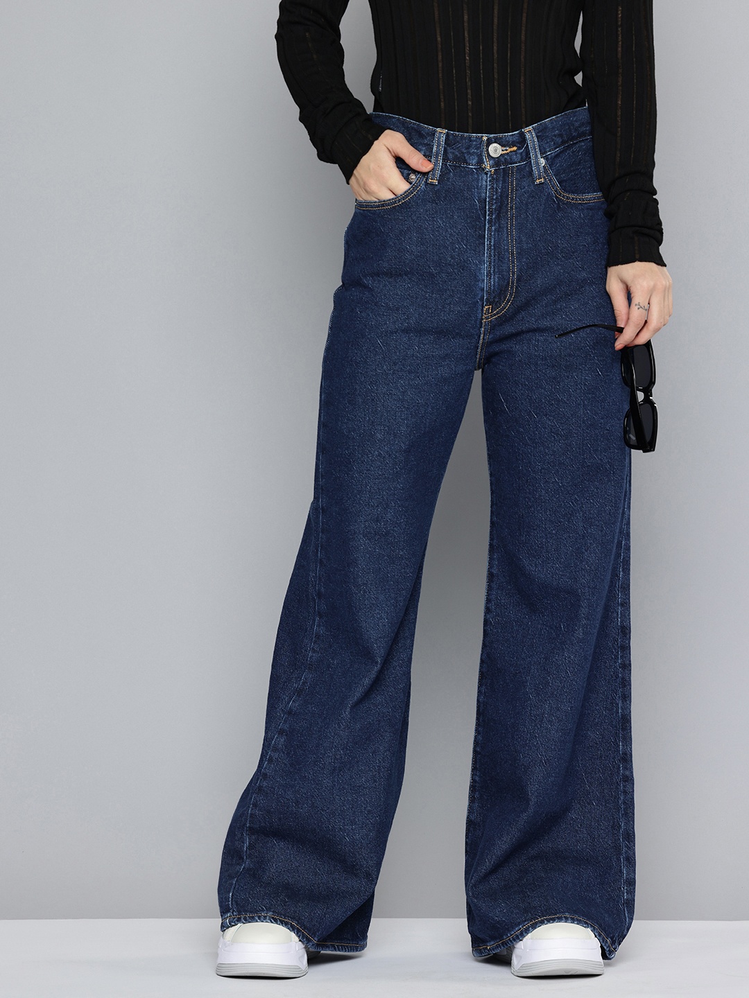 

Levis Women Pure Cotton Bell Bottom High-Rise Light Fade Jeans, Blue