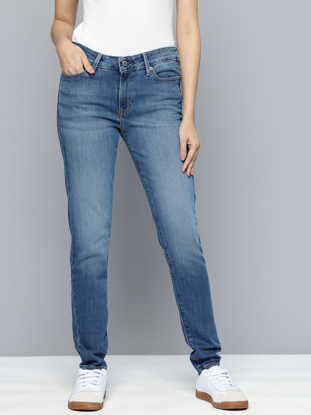 

Levis Women 711 Skinny Fit Light Fade Stretchable Jeans, Blue