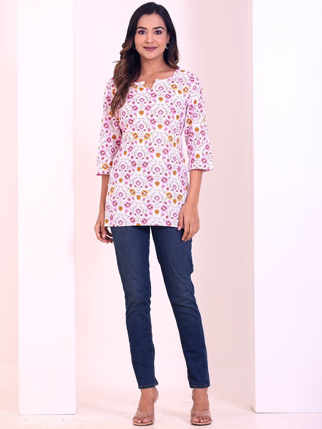 

Smartyhub Floral Printed Notch Neck Straight Kurti, White