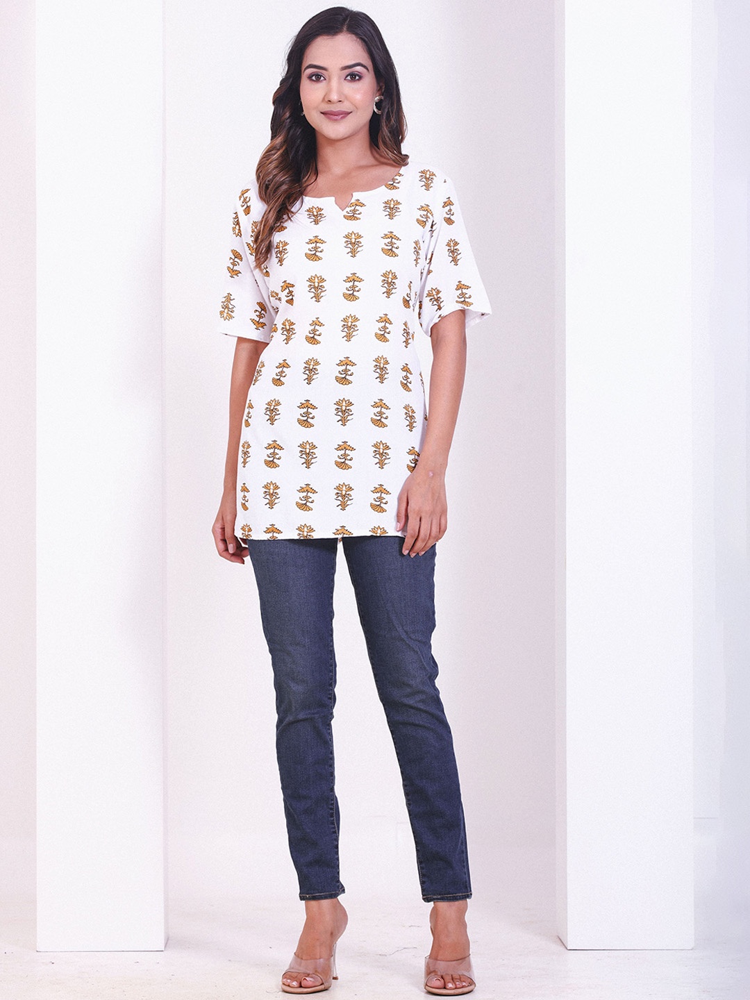 Smartyhub Floral Printed Notch Neck Straight Kurti, White