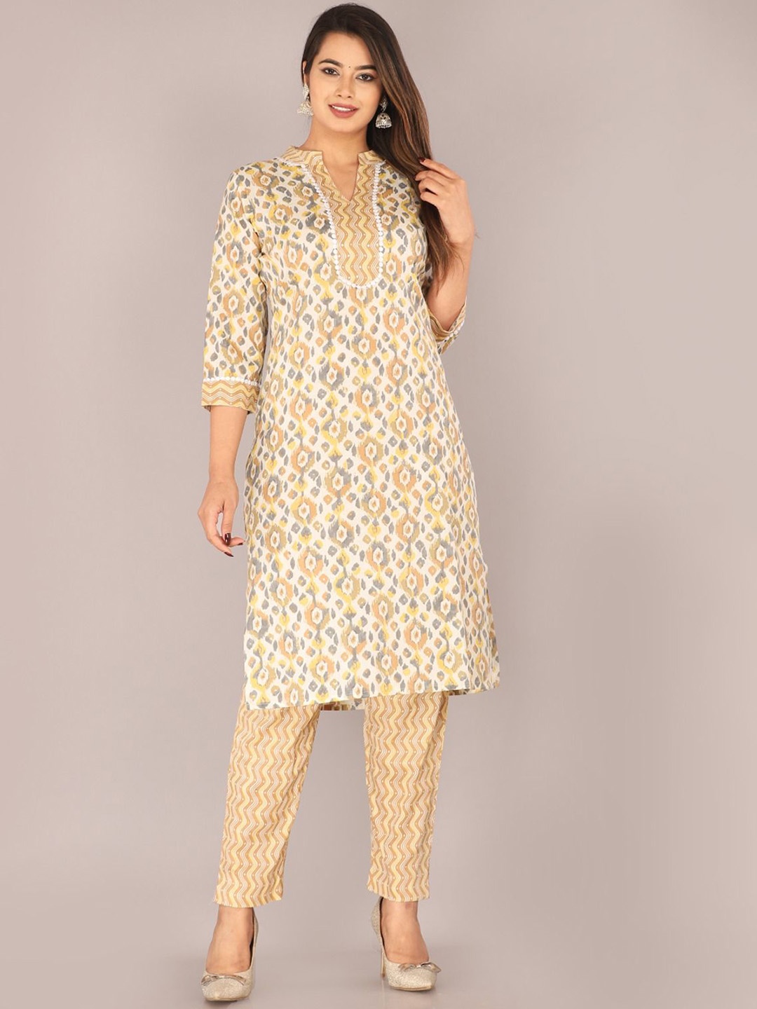 

ARANGETRAM Geometric Printed Mandarin Collar Sequinned Straight Kurta With Trouser, Mustard