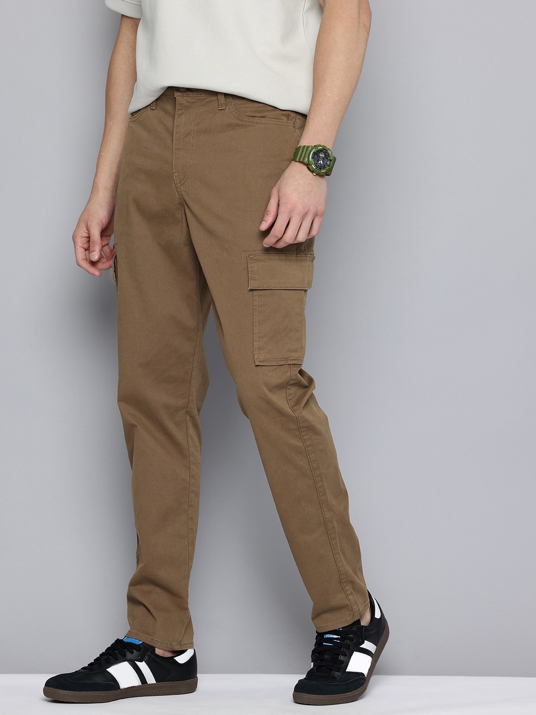 

Levis Men Straight Fit Cargos Trousers, Brown