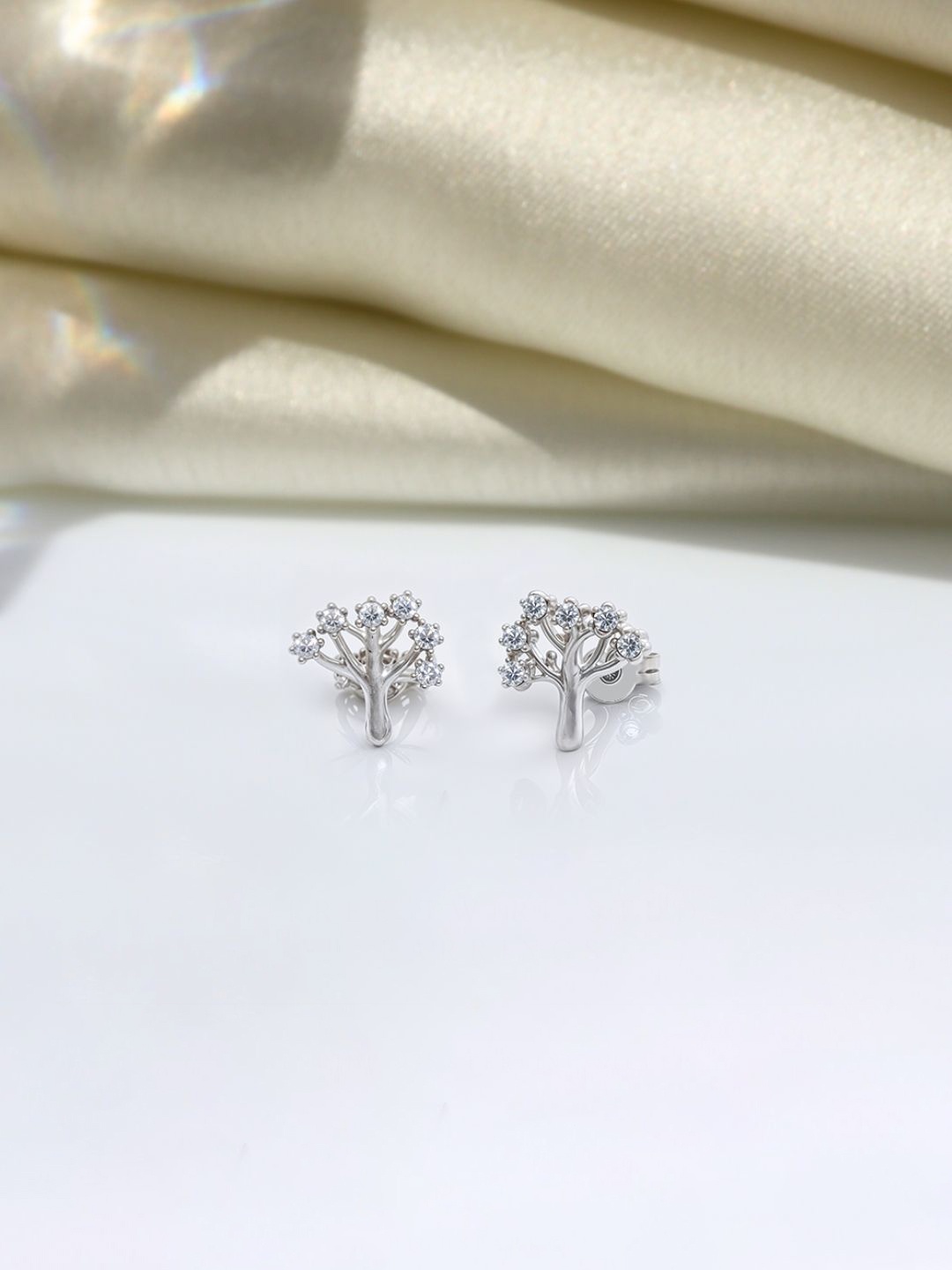 

HighSpark 925 Sterling Silver Zircon Stone Studded Contemporary Studs