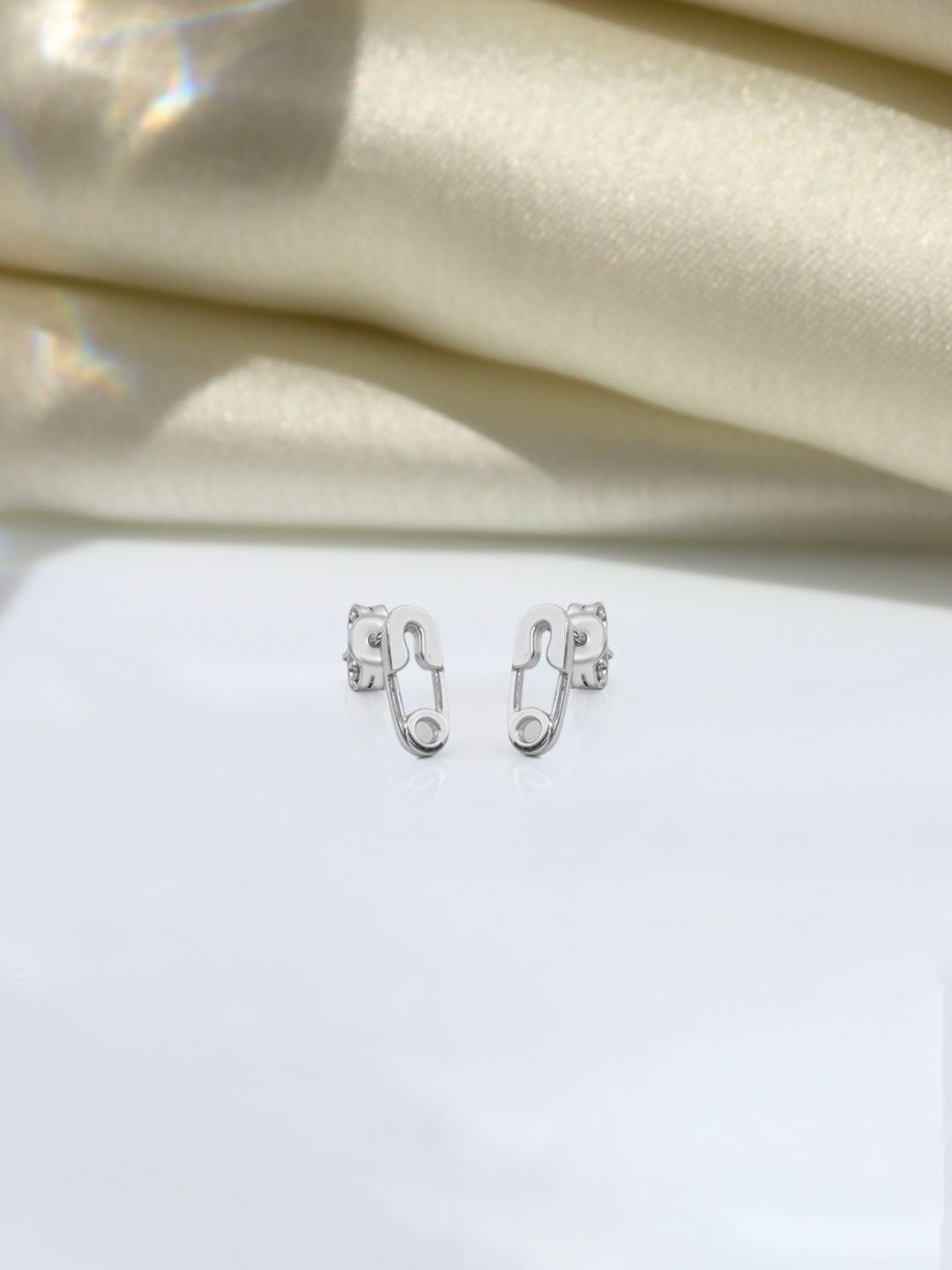 

HighSpark 925 Sterling Silver Zircon Stone Studded Contemporary Studs