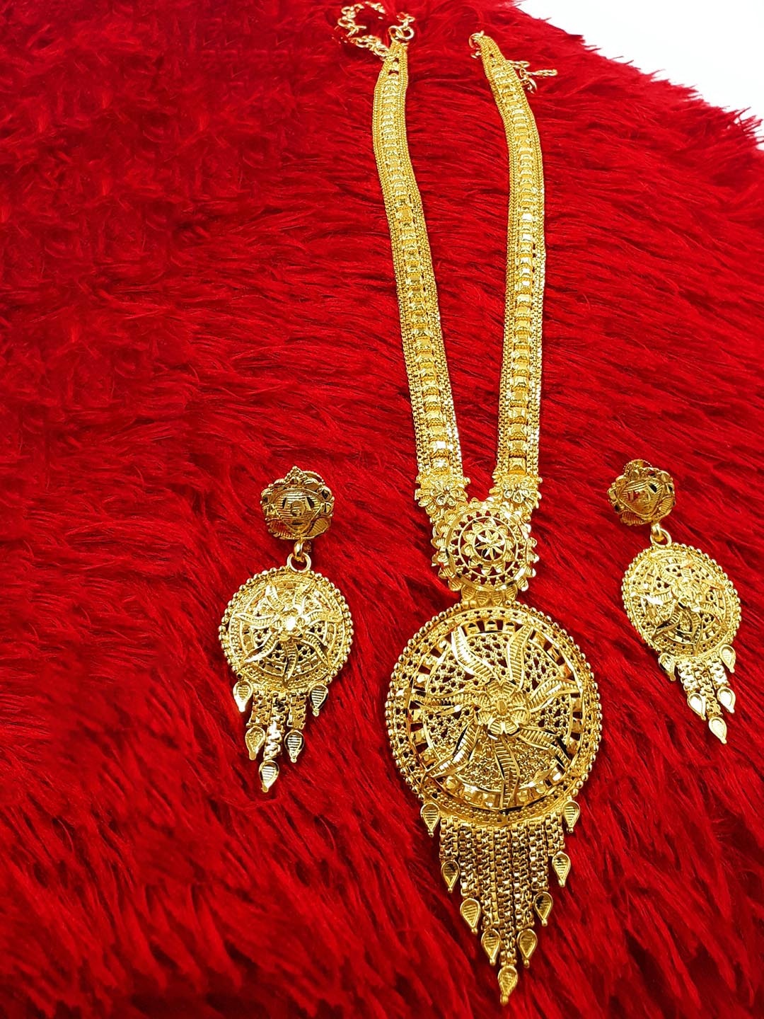 

Anujeet Fashion Hub Gold-Plated Textured Necklace and Earrings