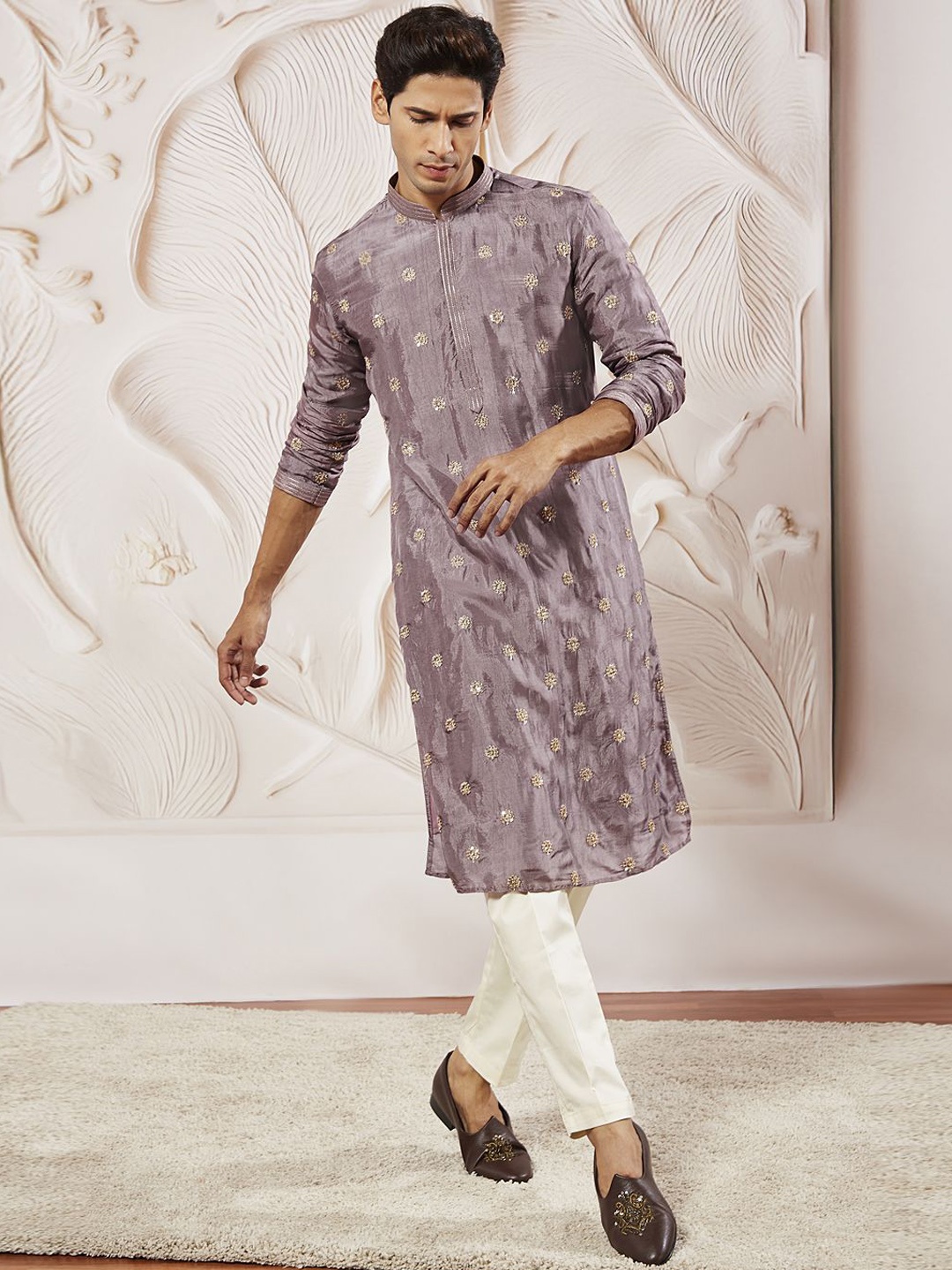 

VASTRAMAY Floral Embroidered Thread Work Mandarin Collar Straight Kurta with Trousers, Lavender