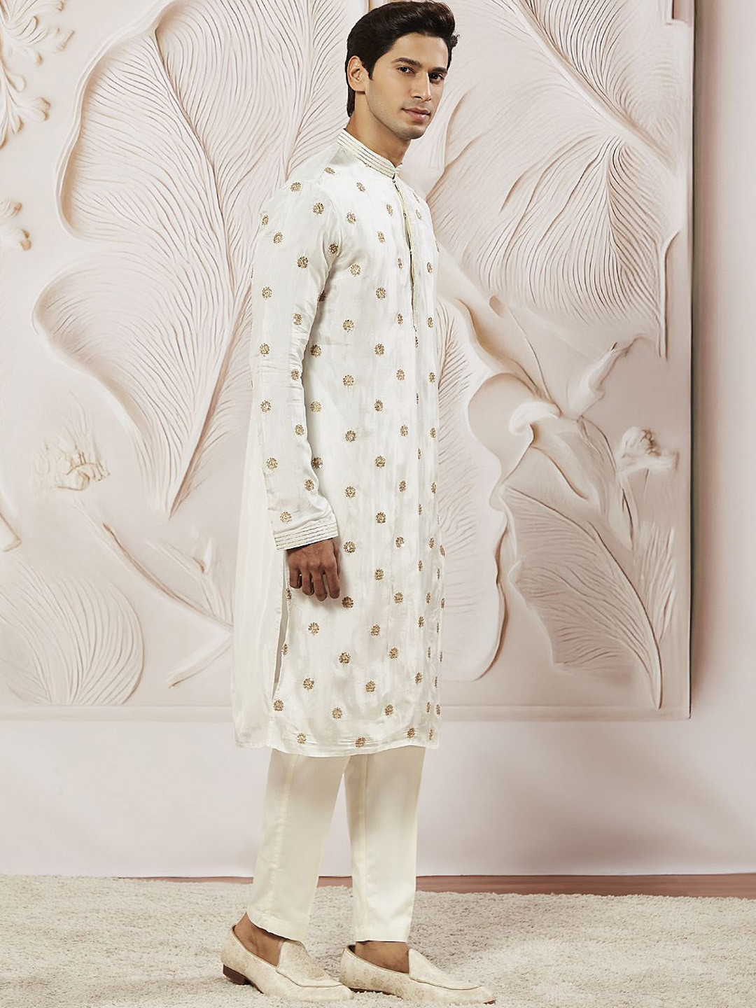 

VASTRAMAY Floral Embroidered Thread Work Straight Kurta with Trousers & Dupatta, White