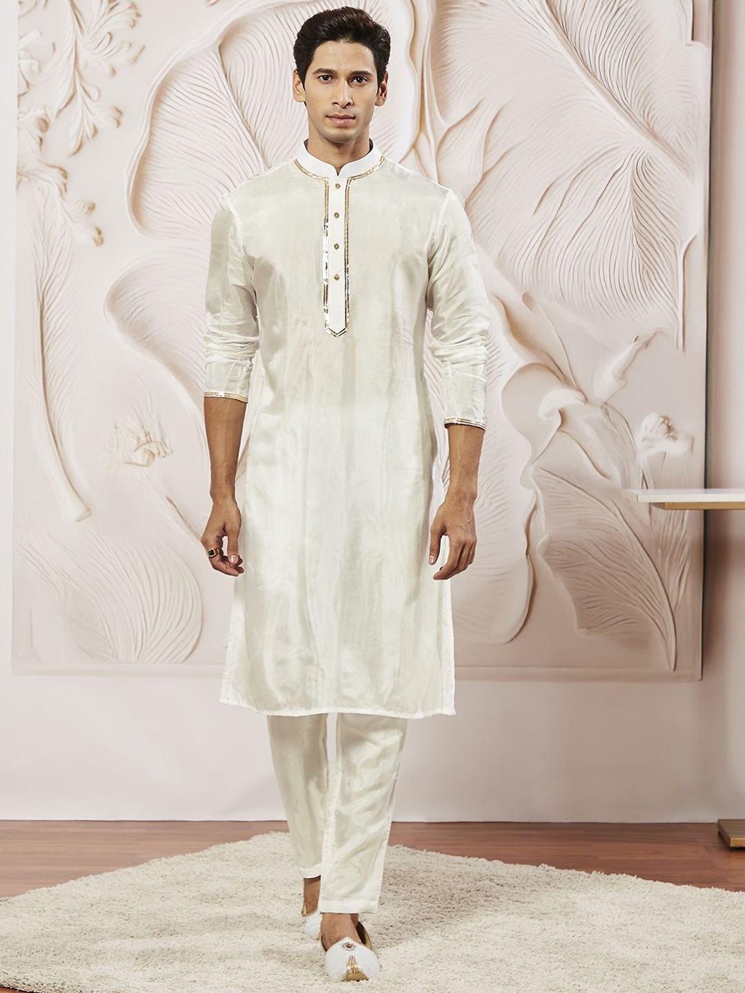 

VASTRAMAY Mandarin Collar Gotta Patti Straight Kurta with Pyjamas, White