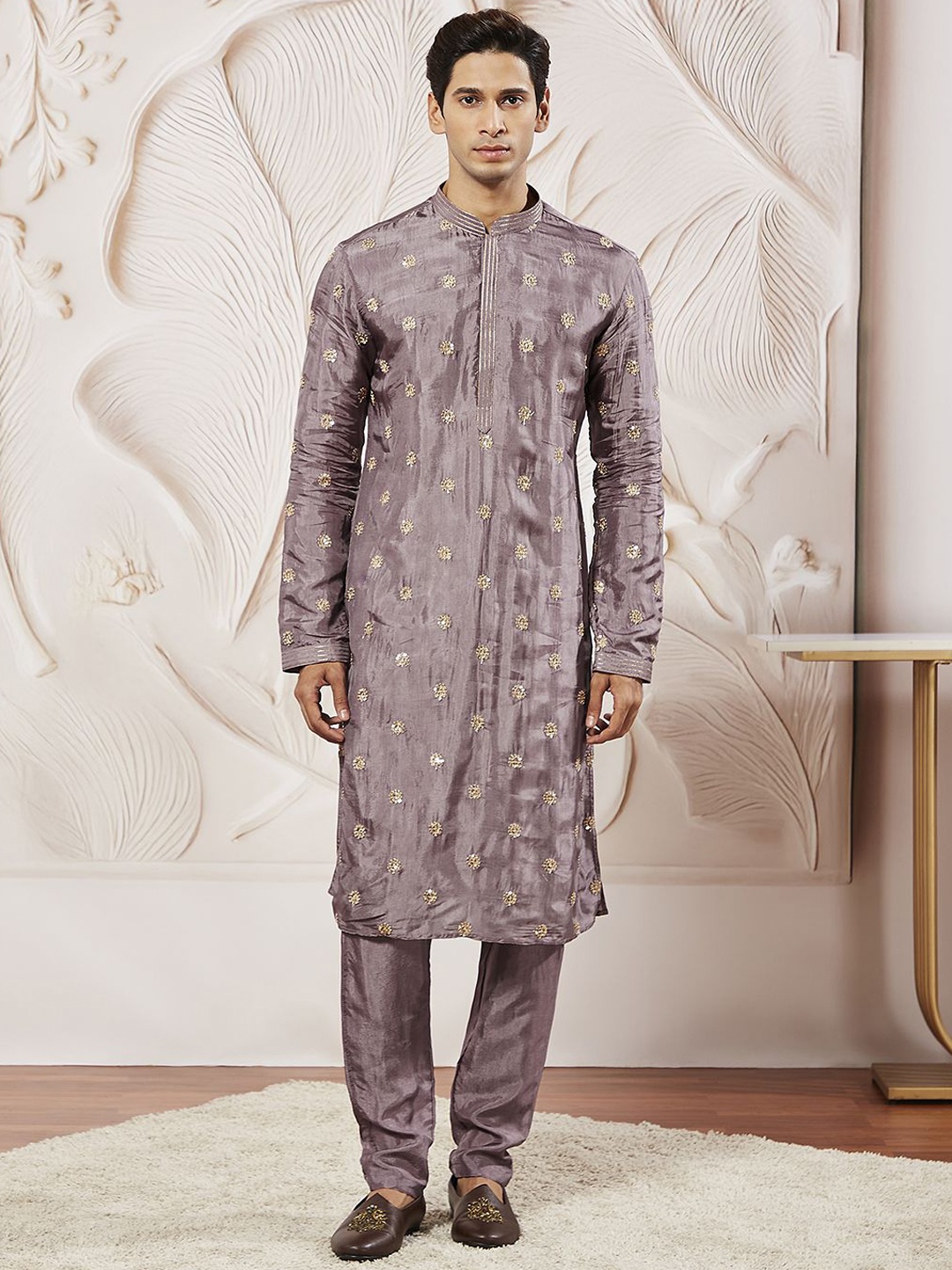 

VASTRAMAY Floral Embroidered Thread Work Mandarin Collar Straight Kurta with Pyjama, Lavender