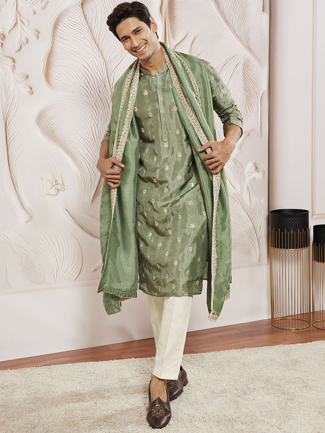 

VASTRAMAY Floral Embroidered Sequinned Straight Kurta with Pyjama & Dupatta, Green