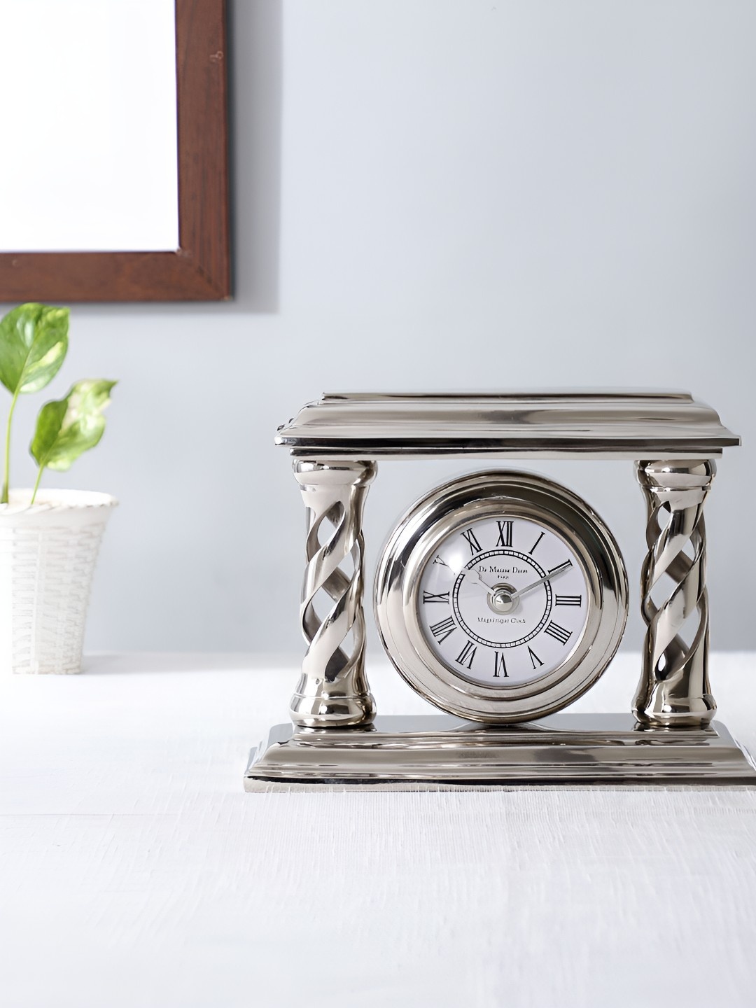 

Decor de Maison Velor Silver-Toned & White Round Shaped Table Clock