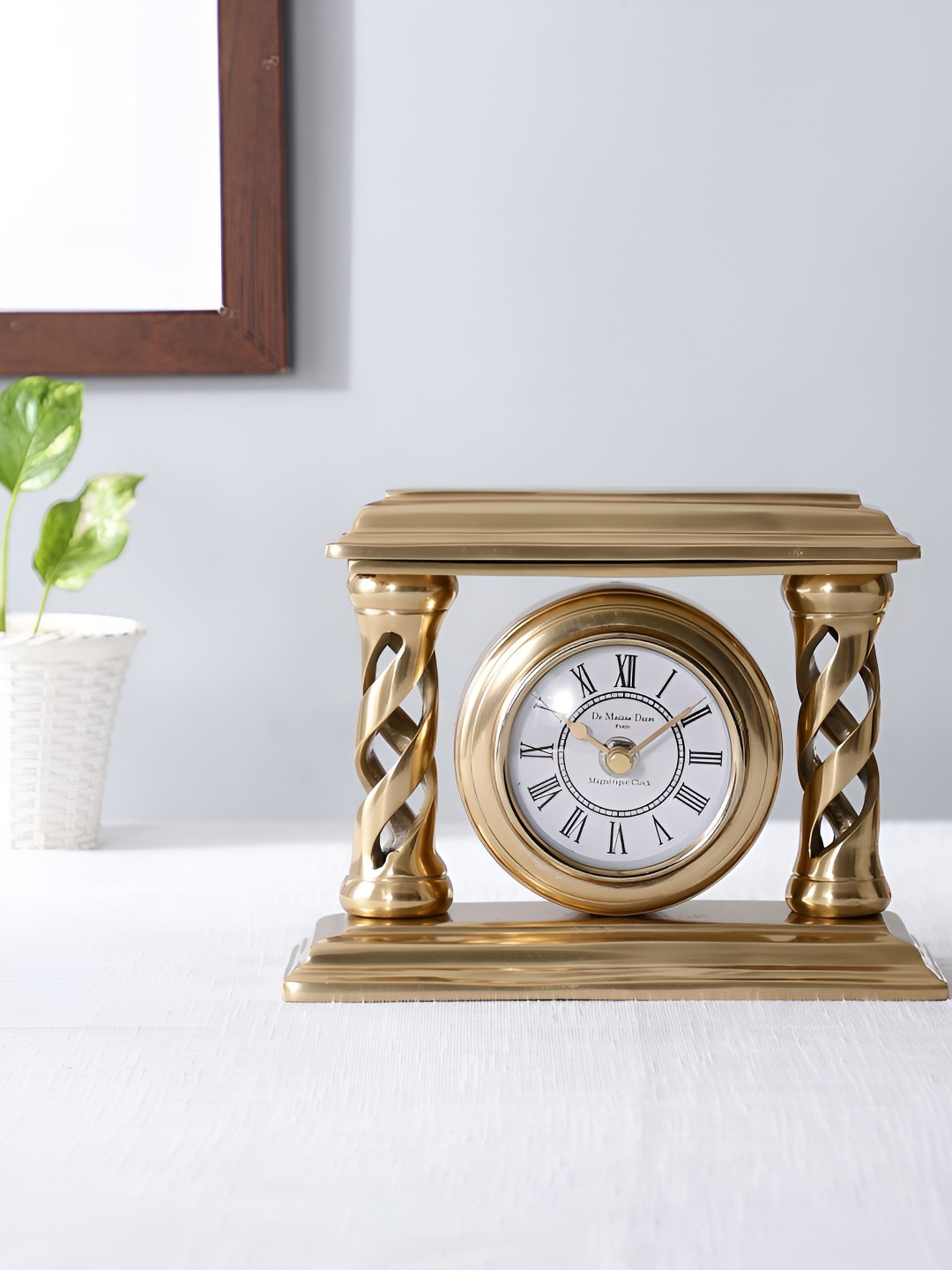 Decor de Maison Velor Gold-Toned & White Round Shaped Table Clock
