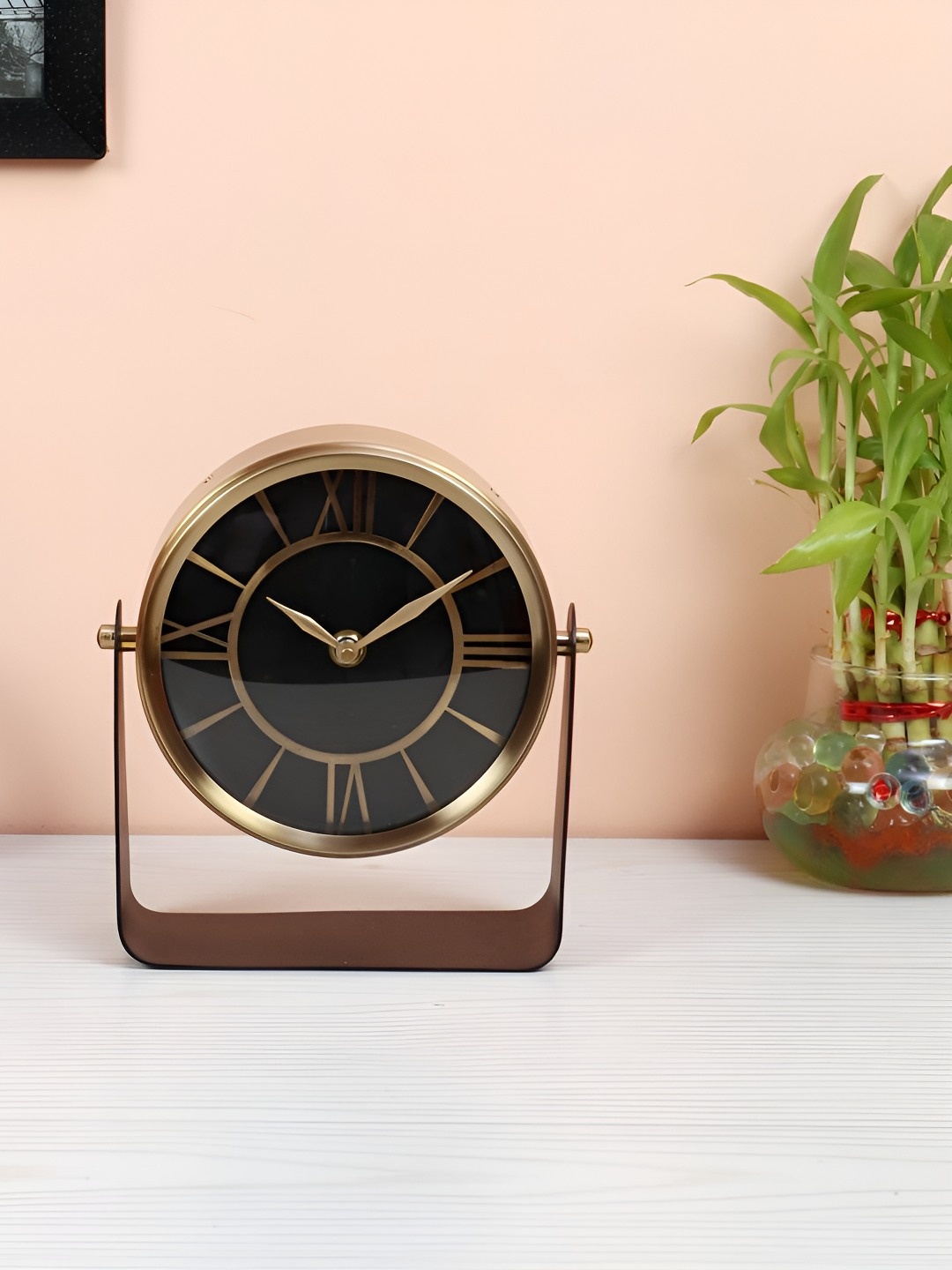 

Decor de Maison Mitsuki Gold-Toned & Black Round Shaped Table Clock