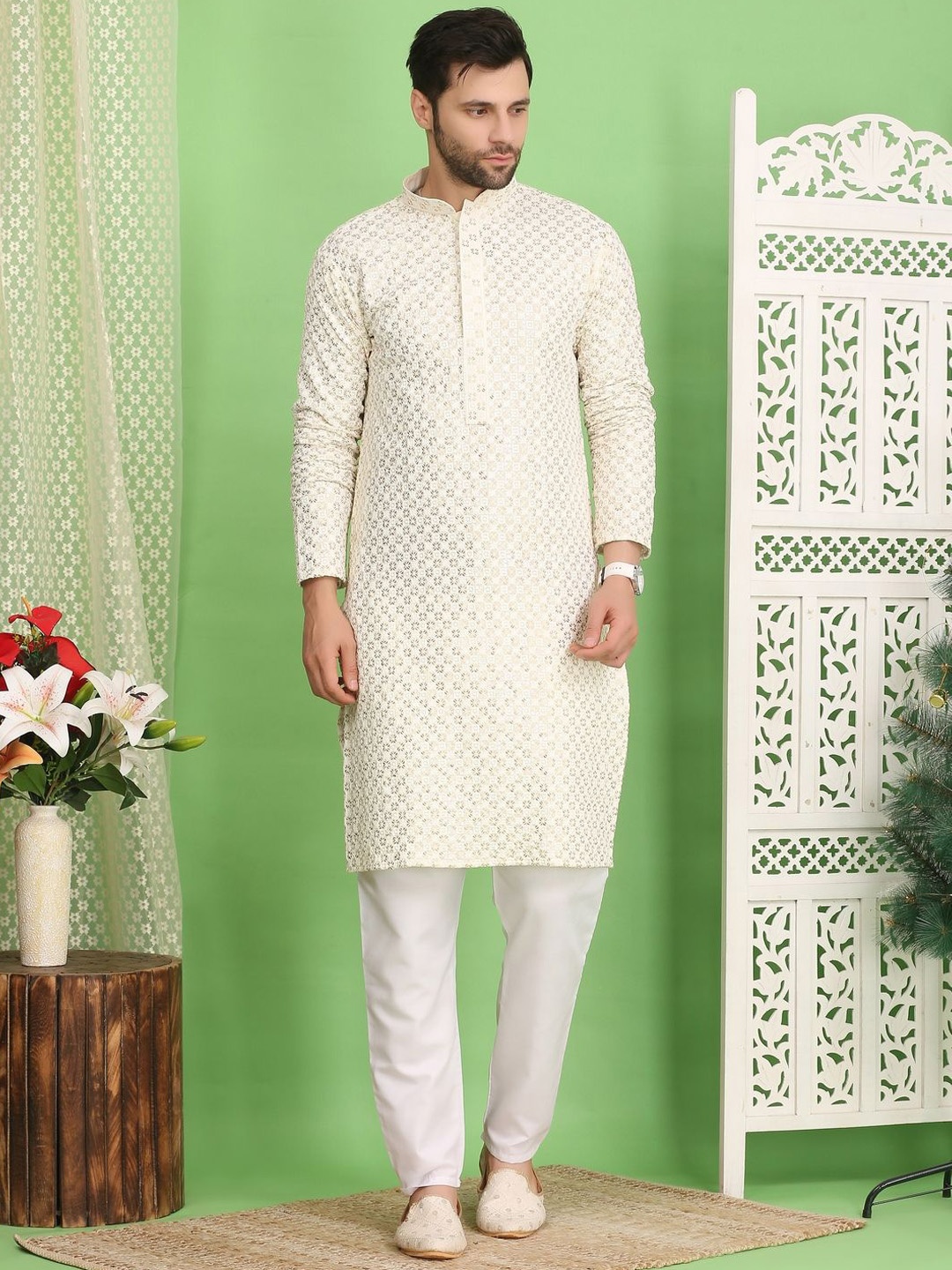 

Larwa Floral Embroidered Sequinned Mandarin Collar Pure Cotton Straight Kurta With Pyjamas, Off white