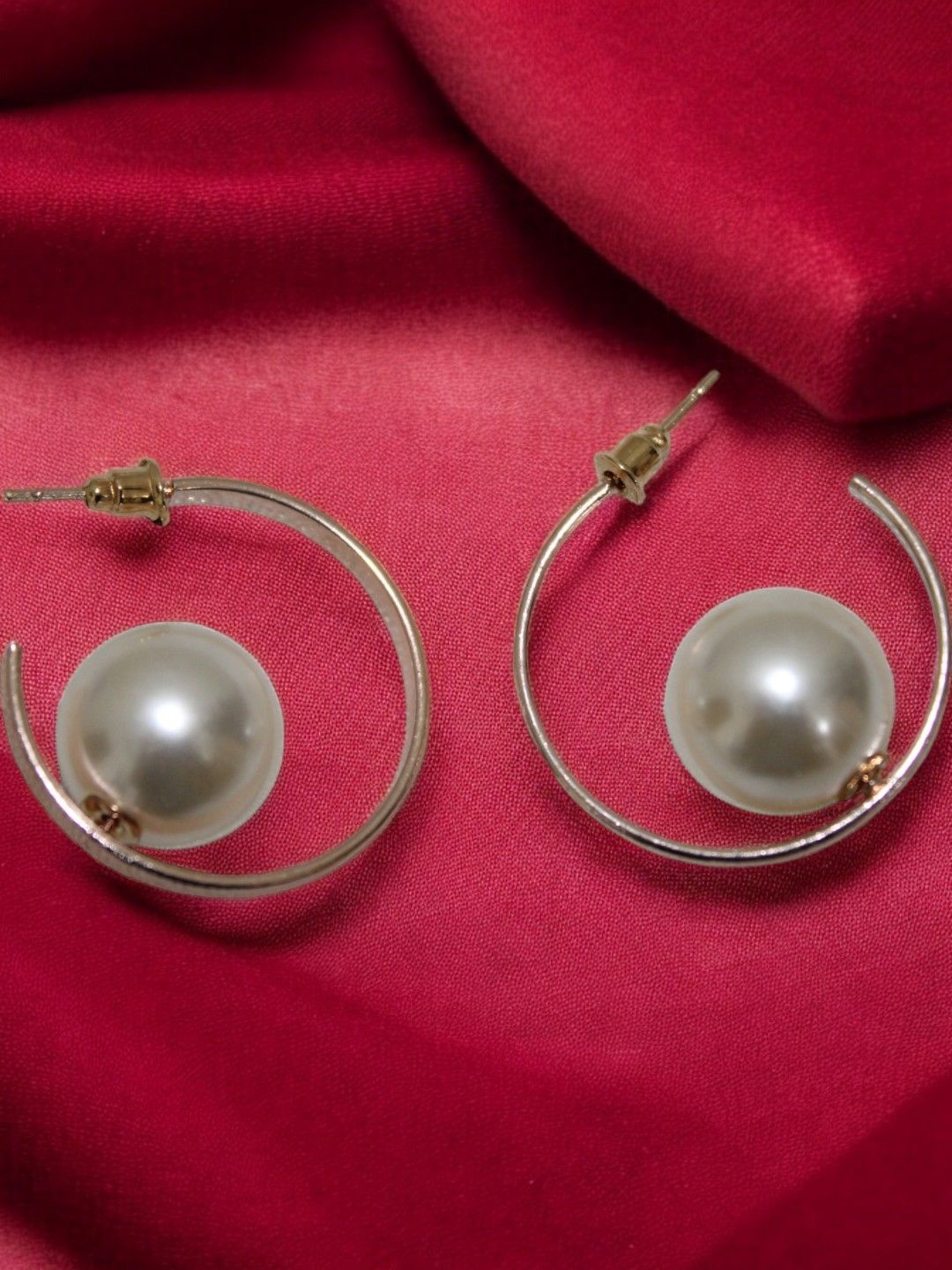 

Jolly Faces Silver-Plated Contemporary Pearl Drop Earrings, White