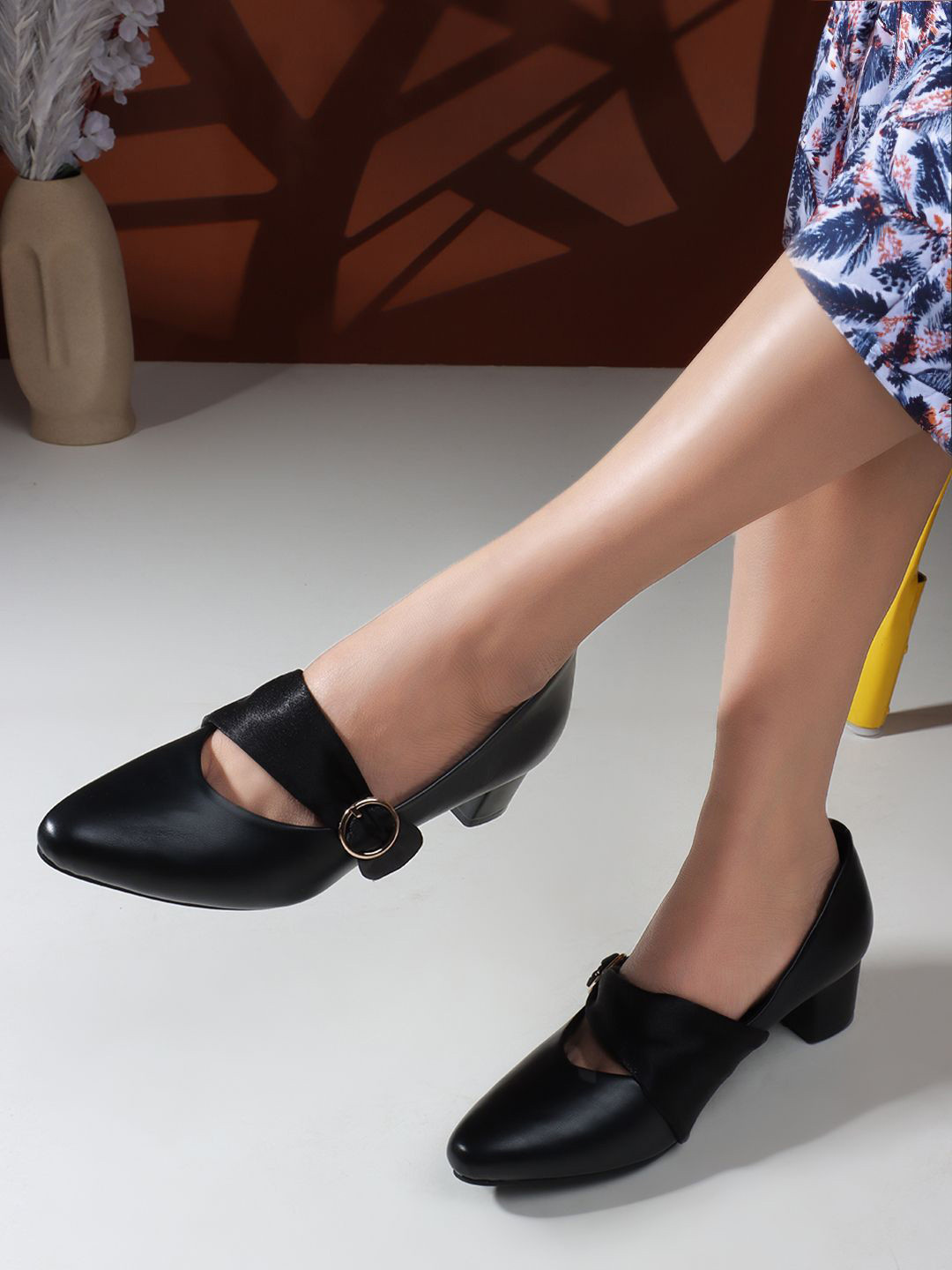 

Carlton London Block Buckles, Black