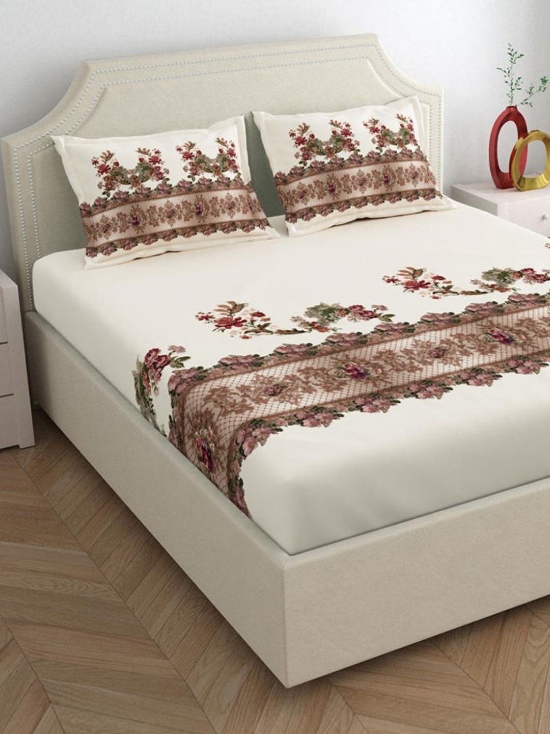 

Aura Off White & Red Floral 300 TC King Bedsheet with 2 Pillow Covers